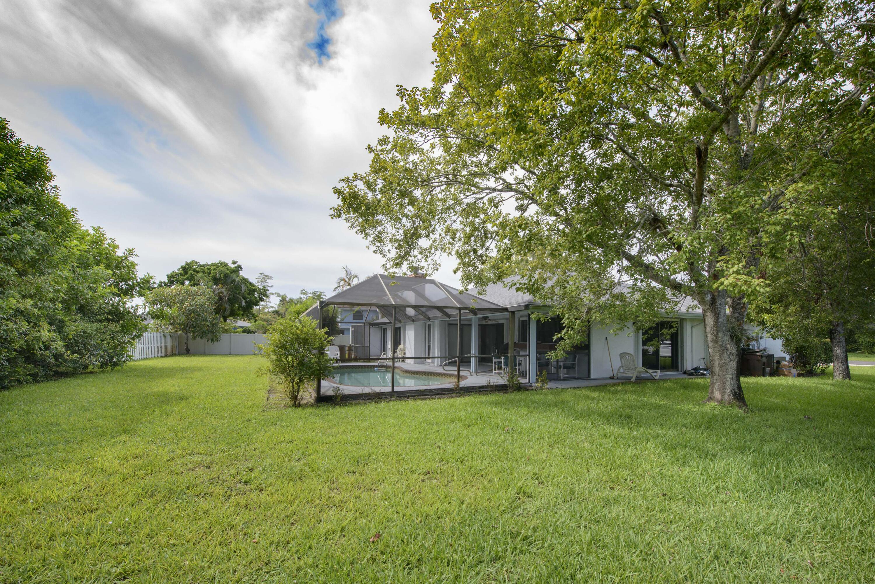 PINEWOOD EAST 2 OF WELLINGTON - Residential