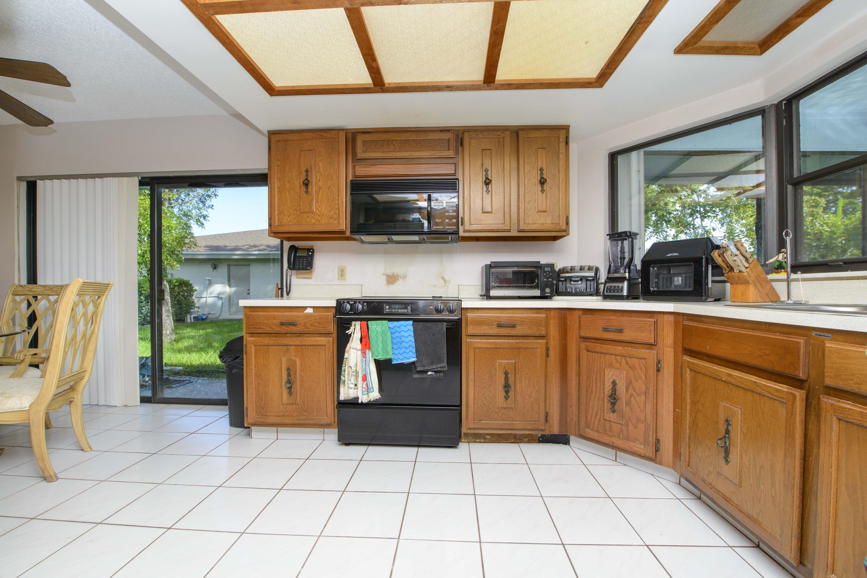 PINEWOOD EAST 2 OF WELLINGTON - Residential