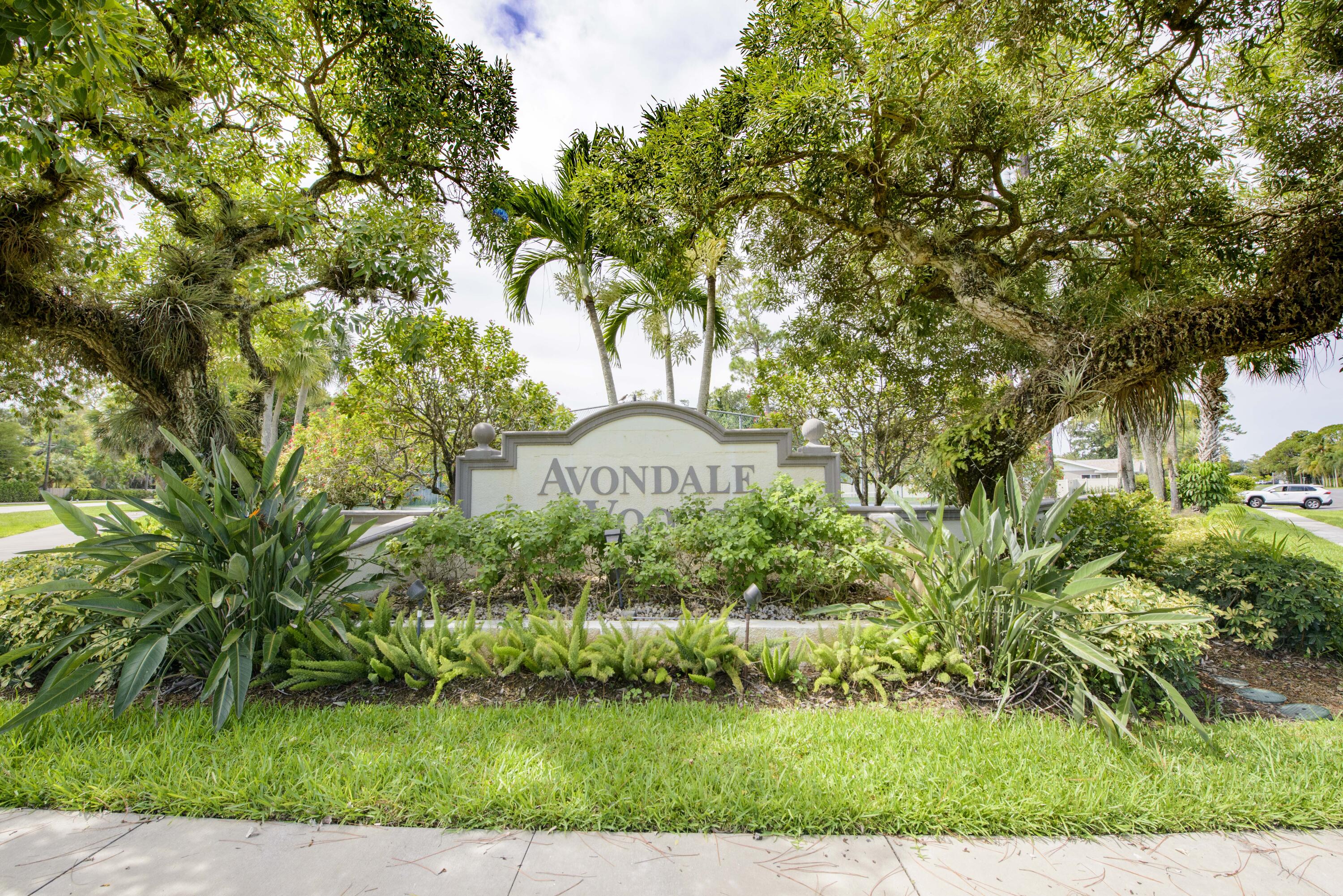 PINEWOOD EAST 2 OF WELLINGTON - Residential
