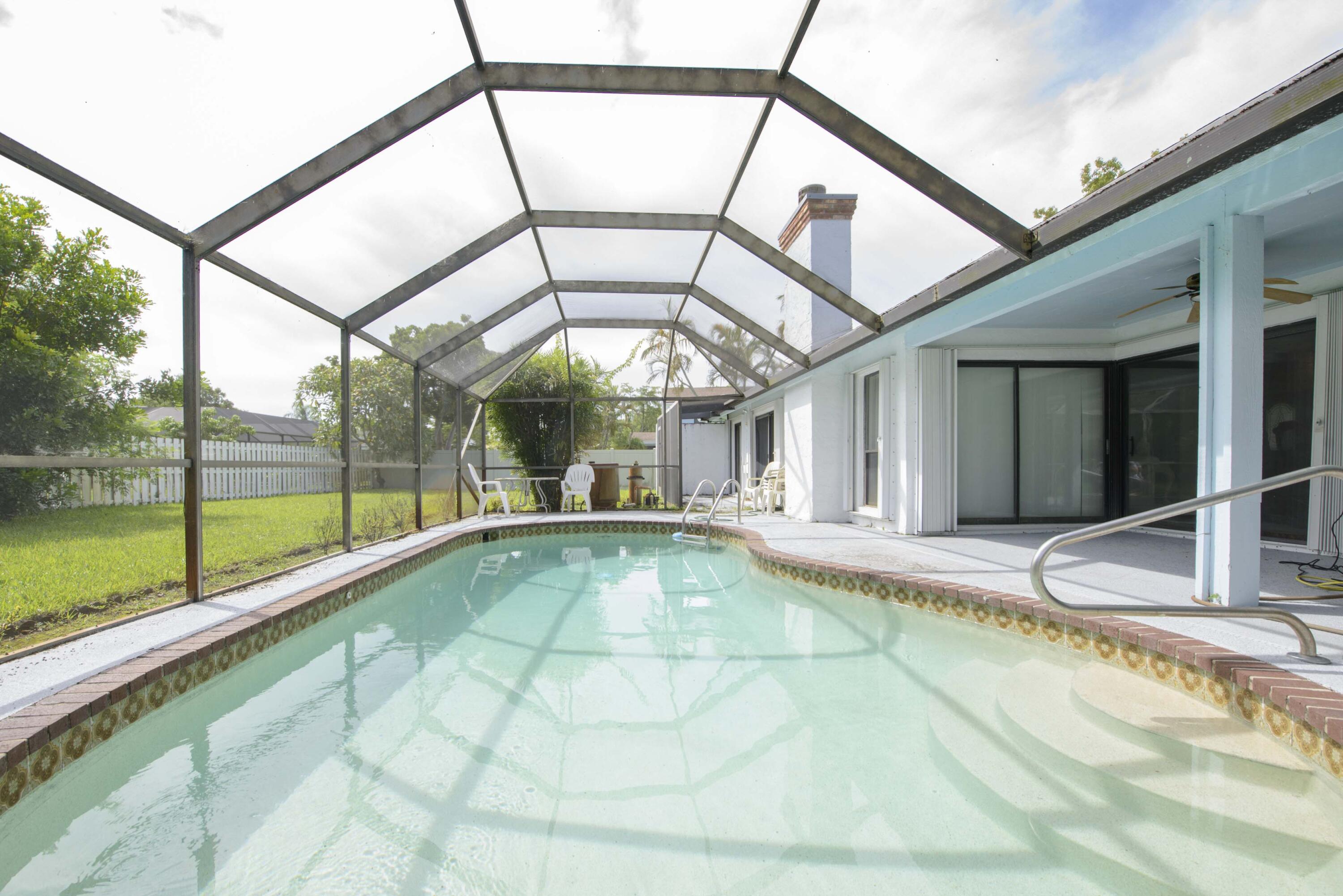 PINEWOOD EAST 2 OF WELLINGTON - Residential