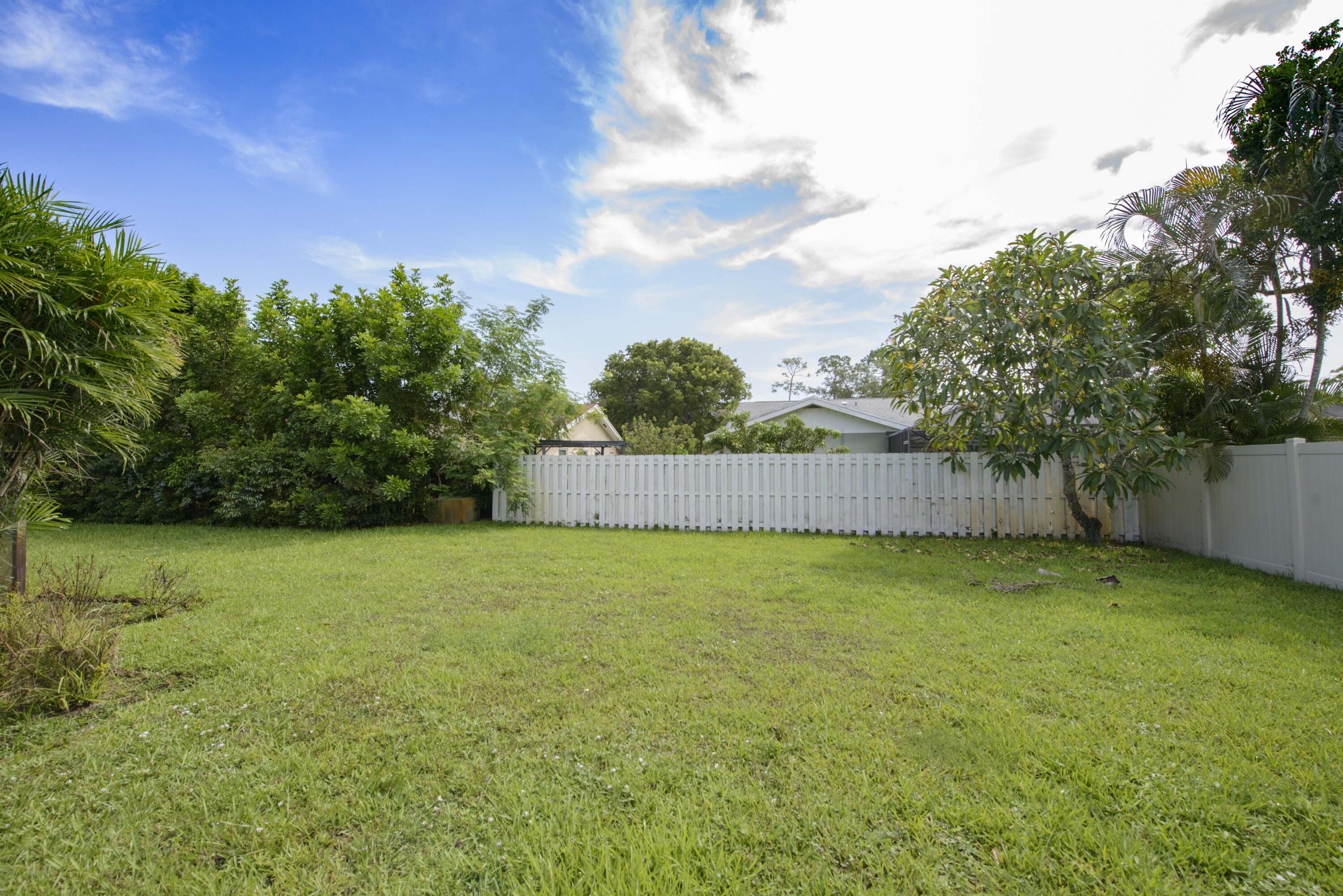 PINEWOOD EAST 2 OF WELLINGTON - Residential