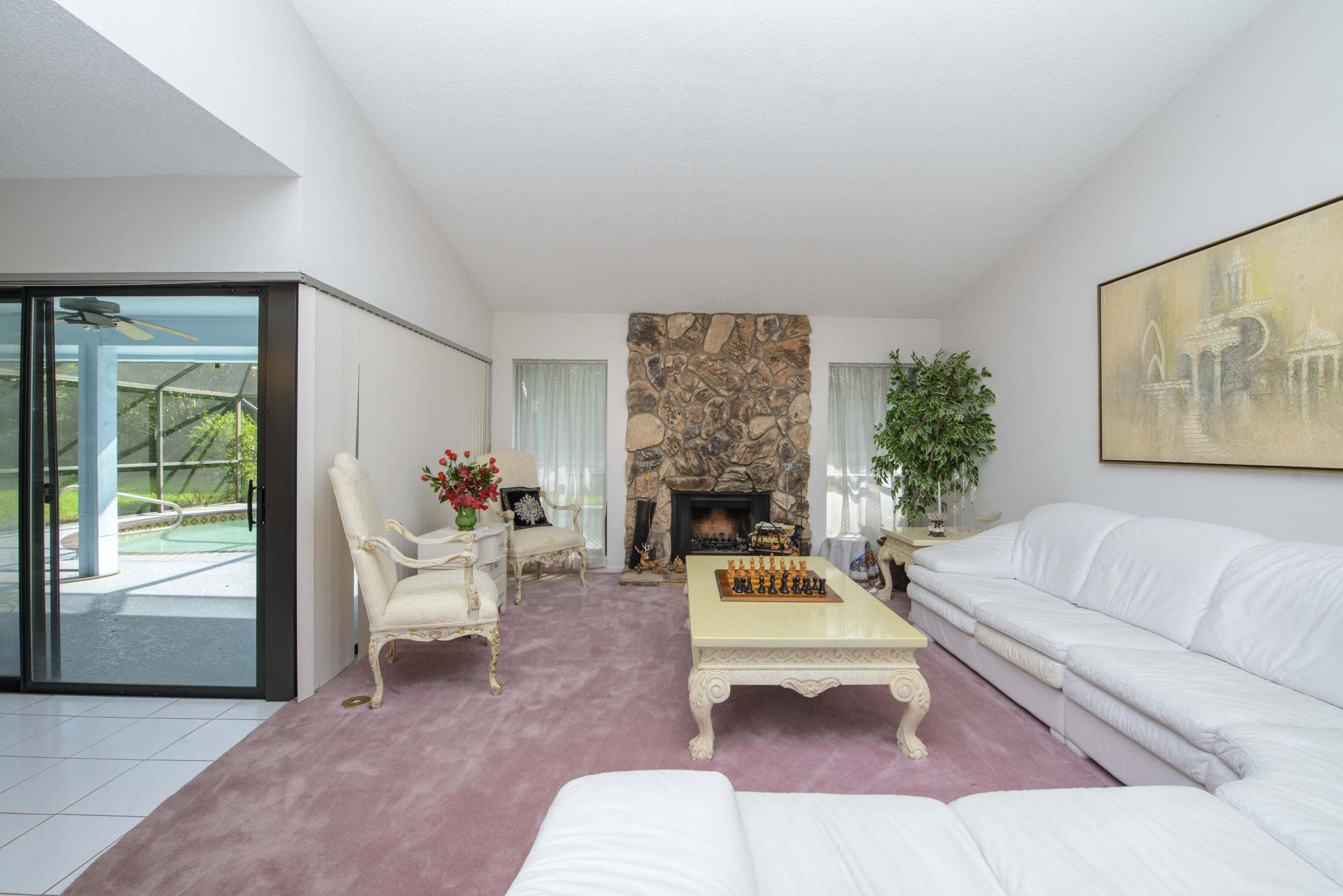 PINEWOOD EAST 2 OF WELLINGTON - Residential