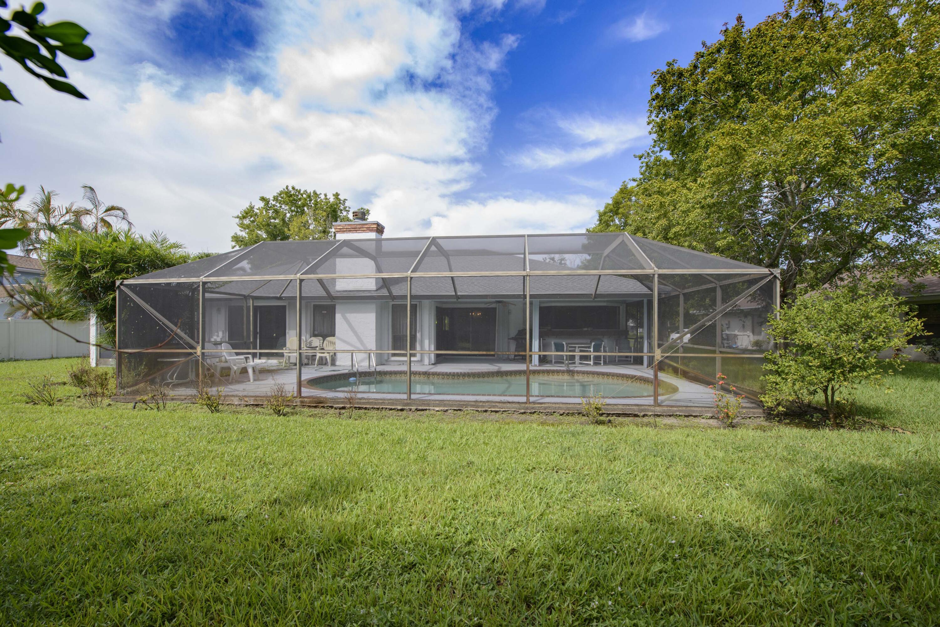 PINEWOOD EAST 2 OF WELLINGTON - Residential