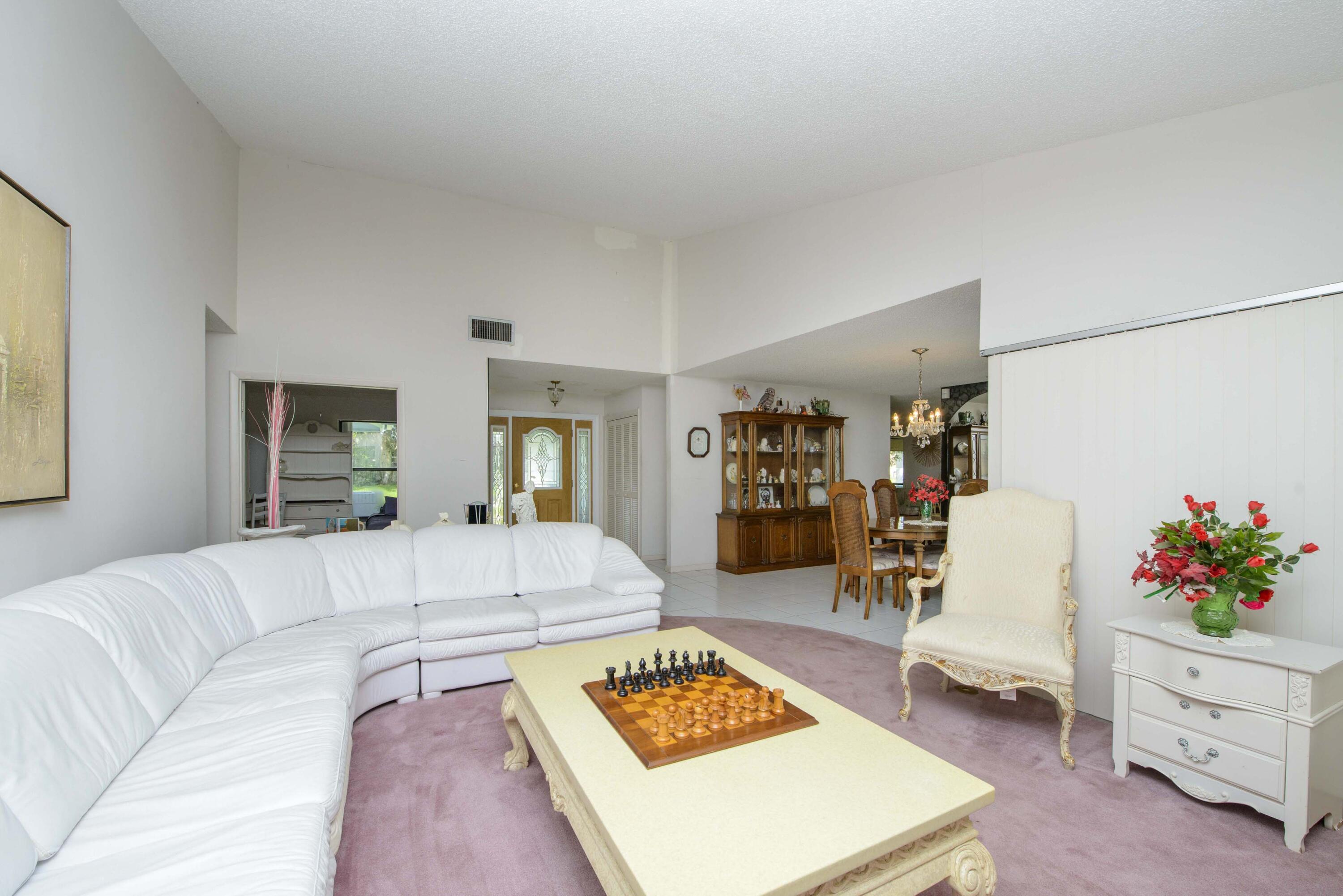 PINEWOOD EAST 2 OF WELLINGTON - Residential