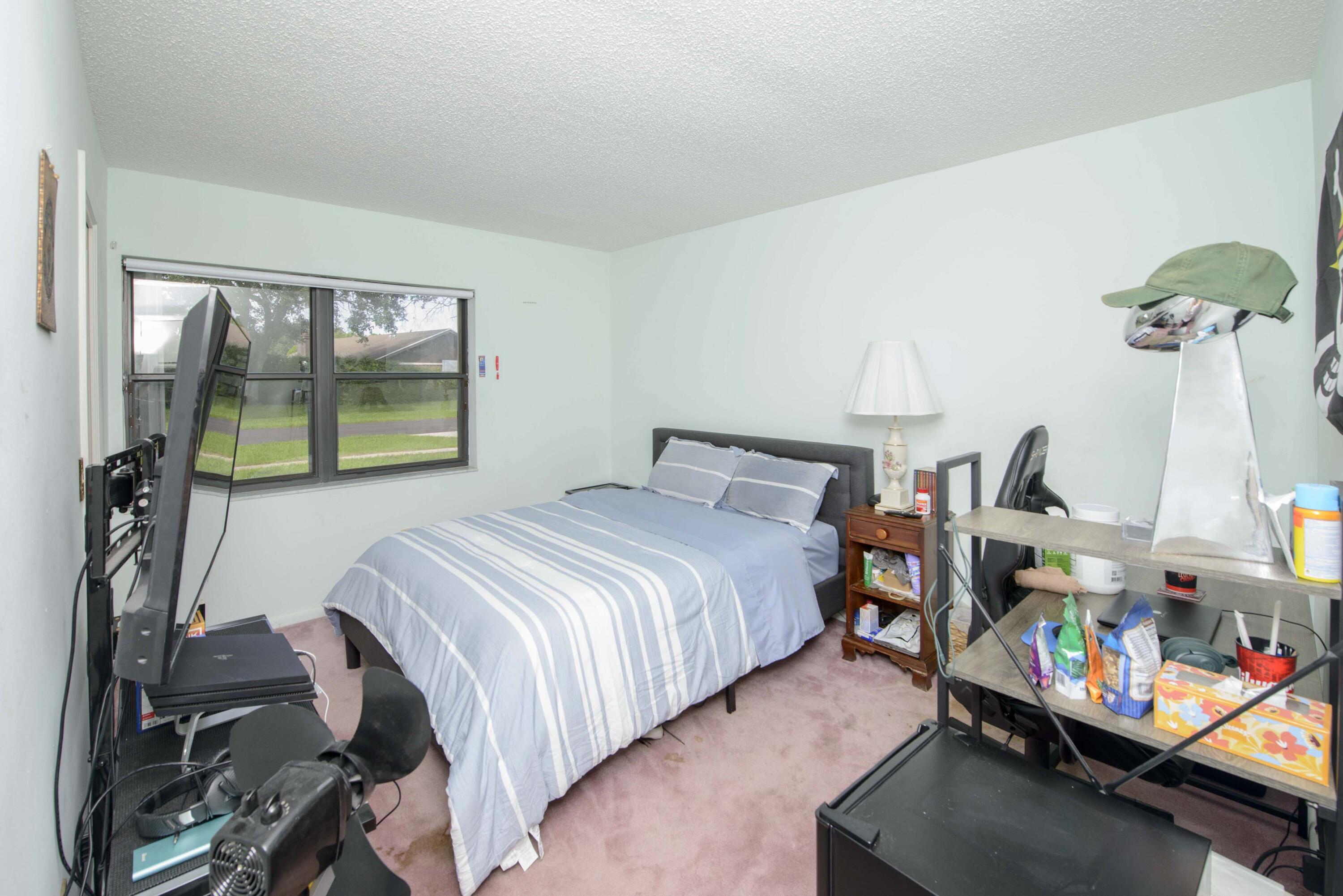 PINEWOOD EAST 2 OF WELLINGTON - Residential