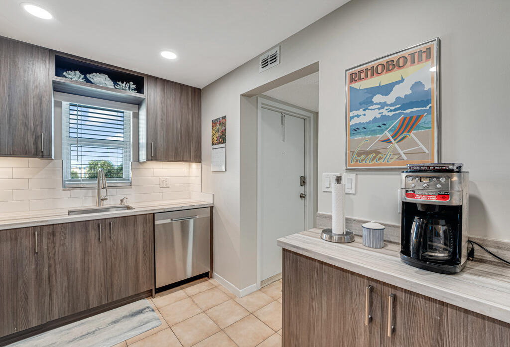 COASTAL TOWERS CONDO - Residential