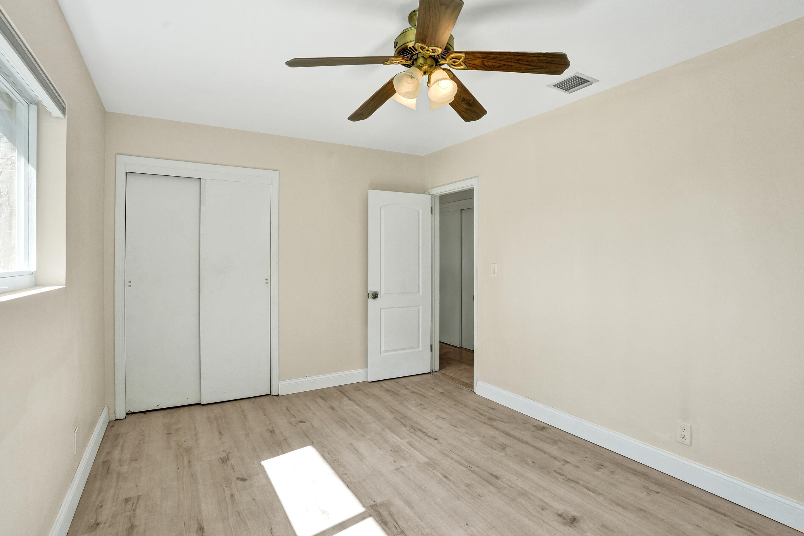 LYONS PARK FIRST ADD - Residential