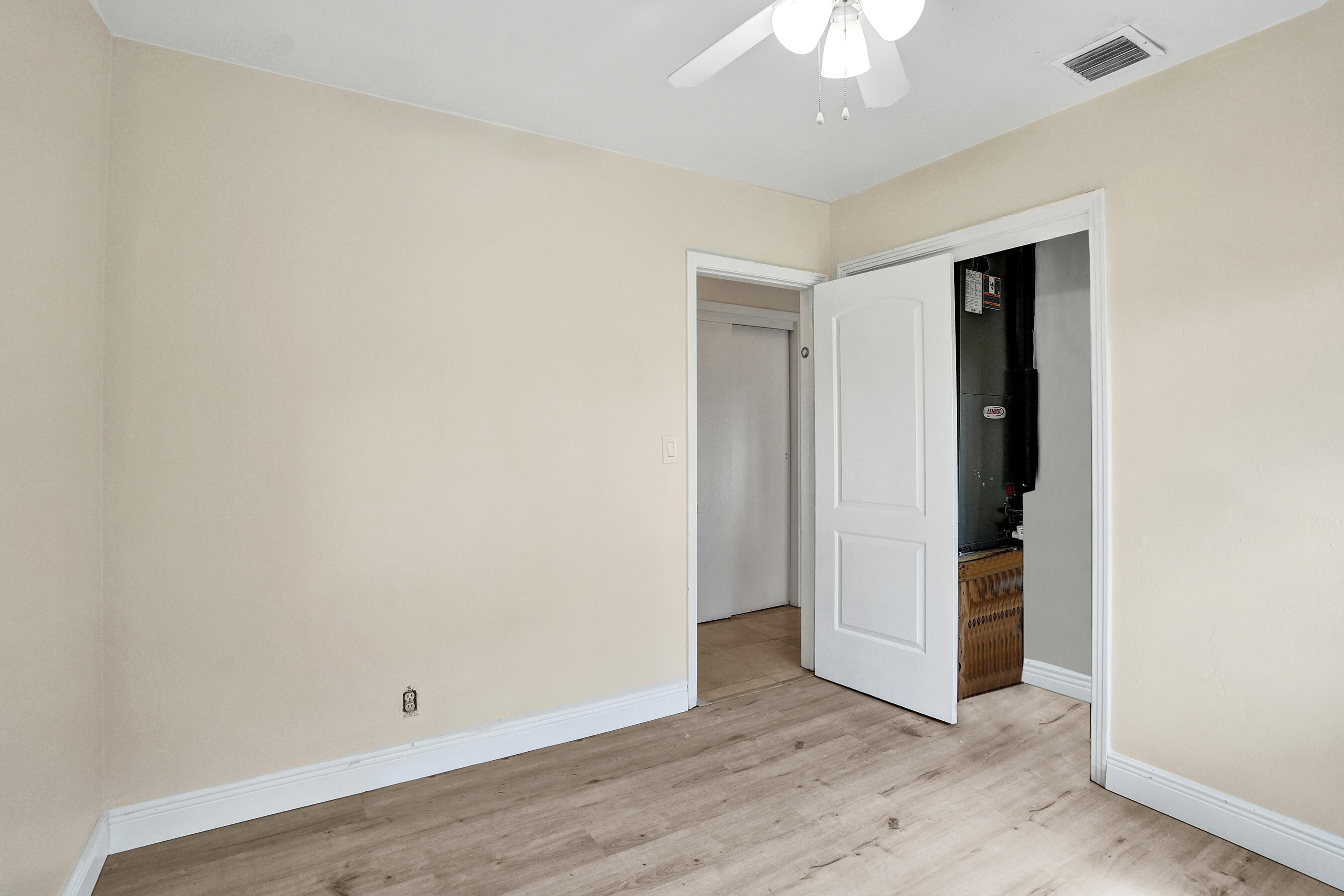 LYONS PARK FIRST ADD - Residential