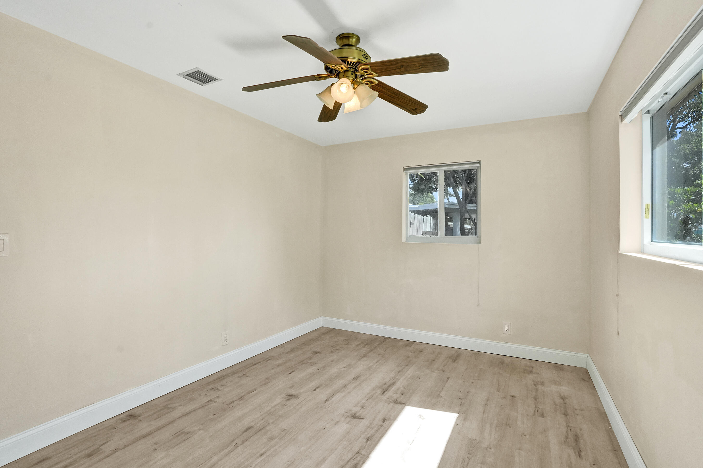 LYONS PARK FIRST ADD - Residential