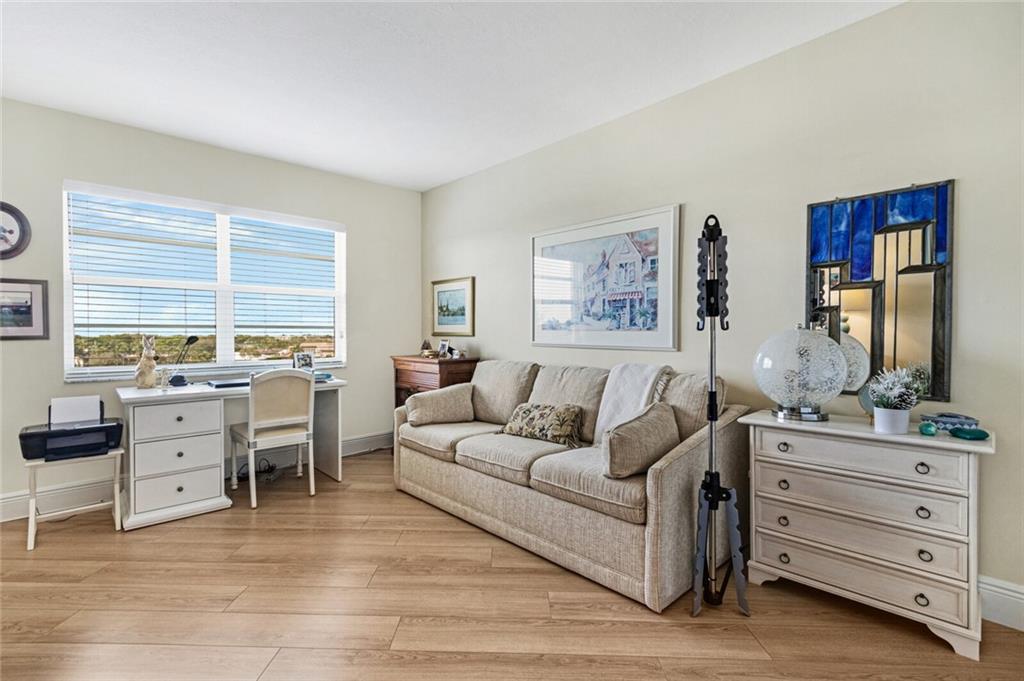 Country Club Towers - Residential
