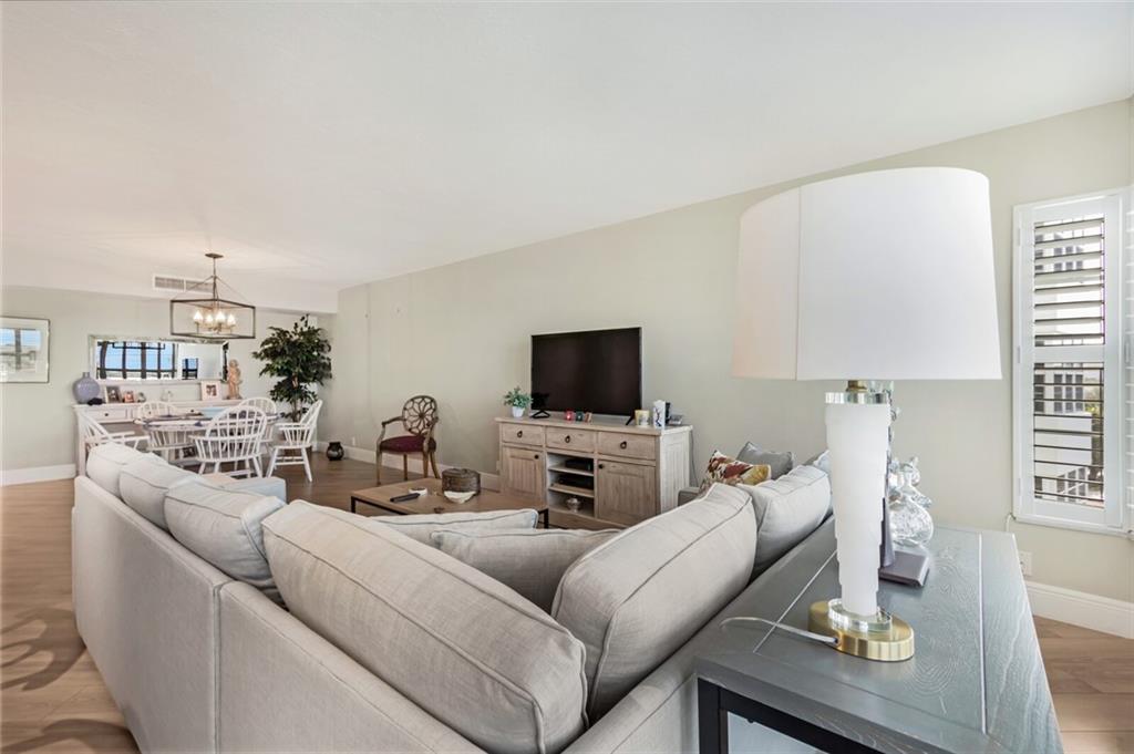 Country Club Towers - Residential