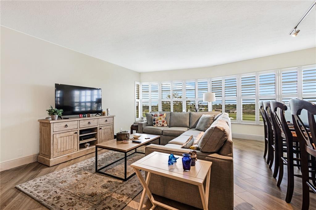 Country Club Towers - Residential