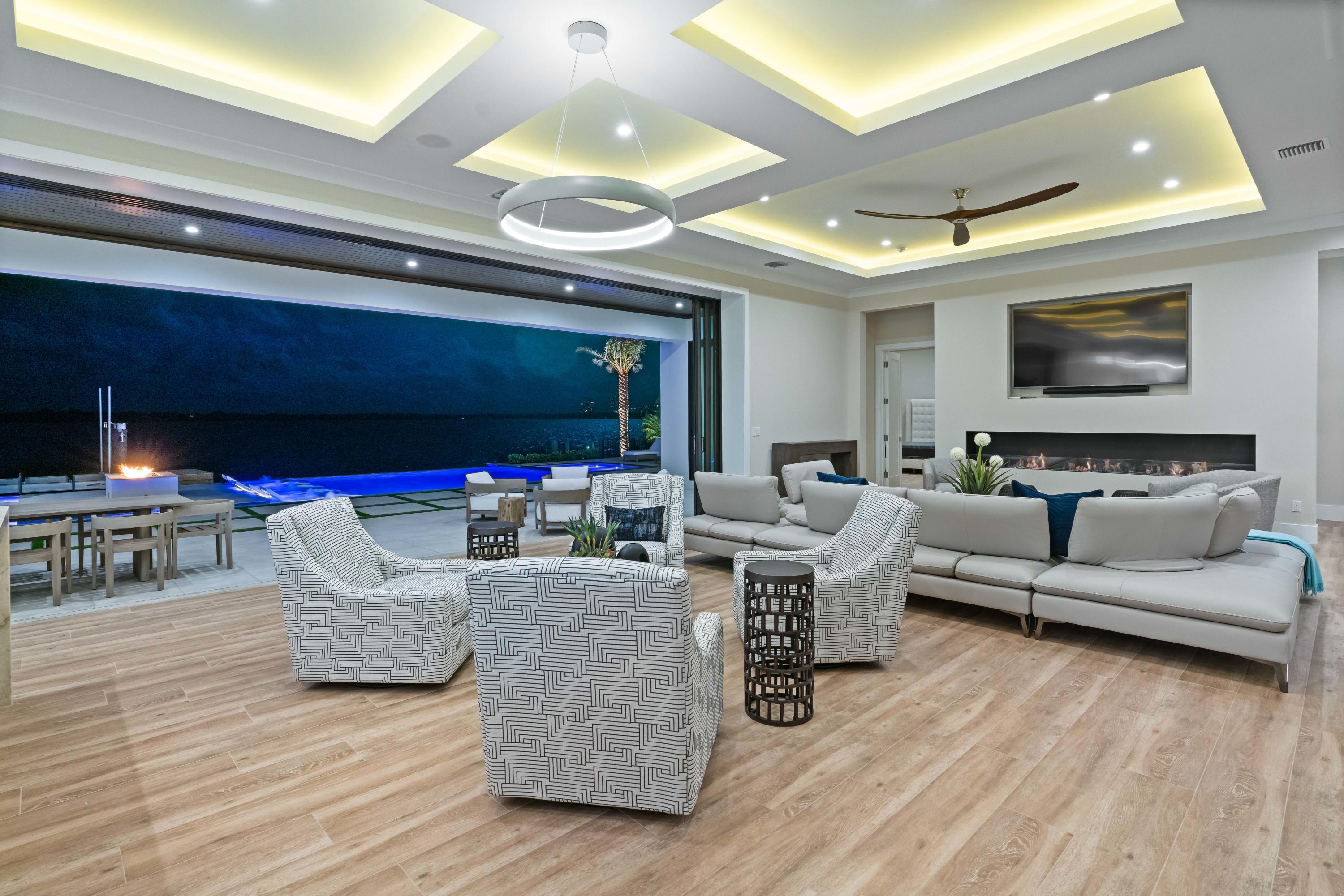 YACHT CLUB - Residential