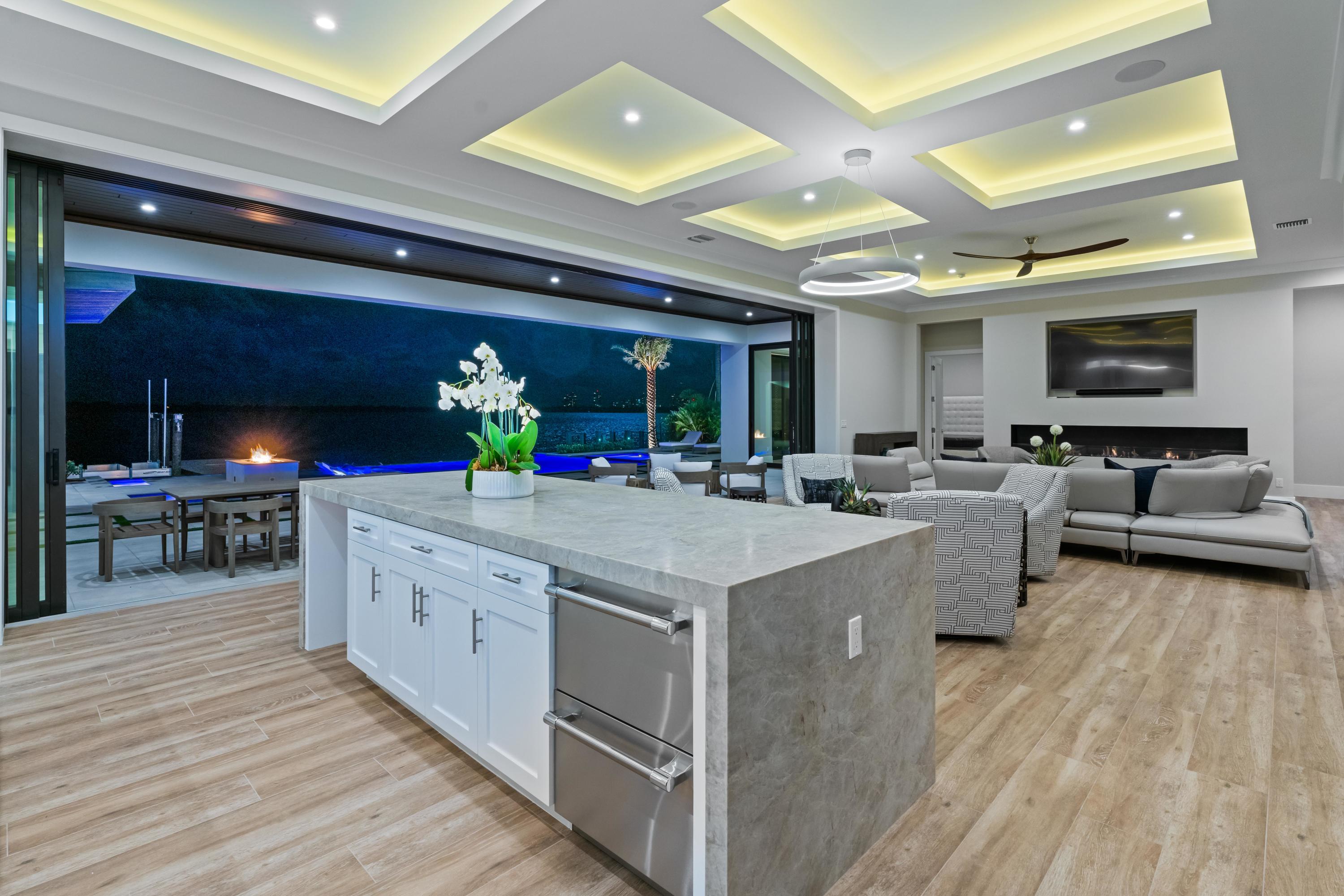 YACHT CLUB - Residential