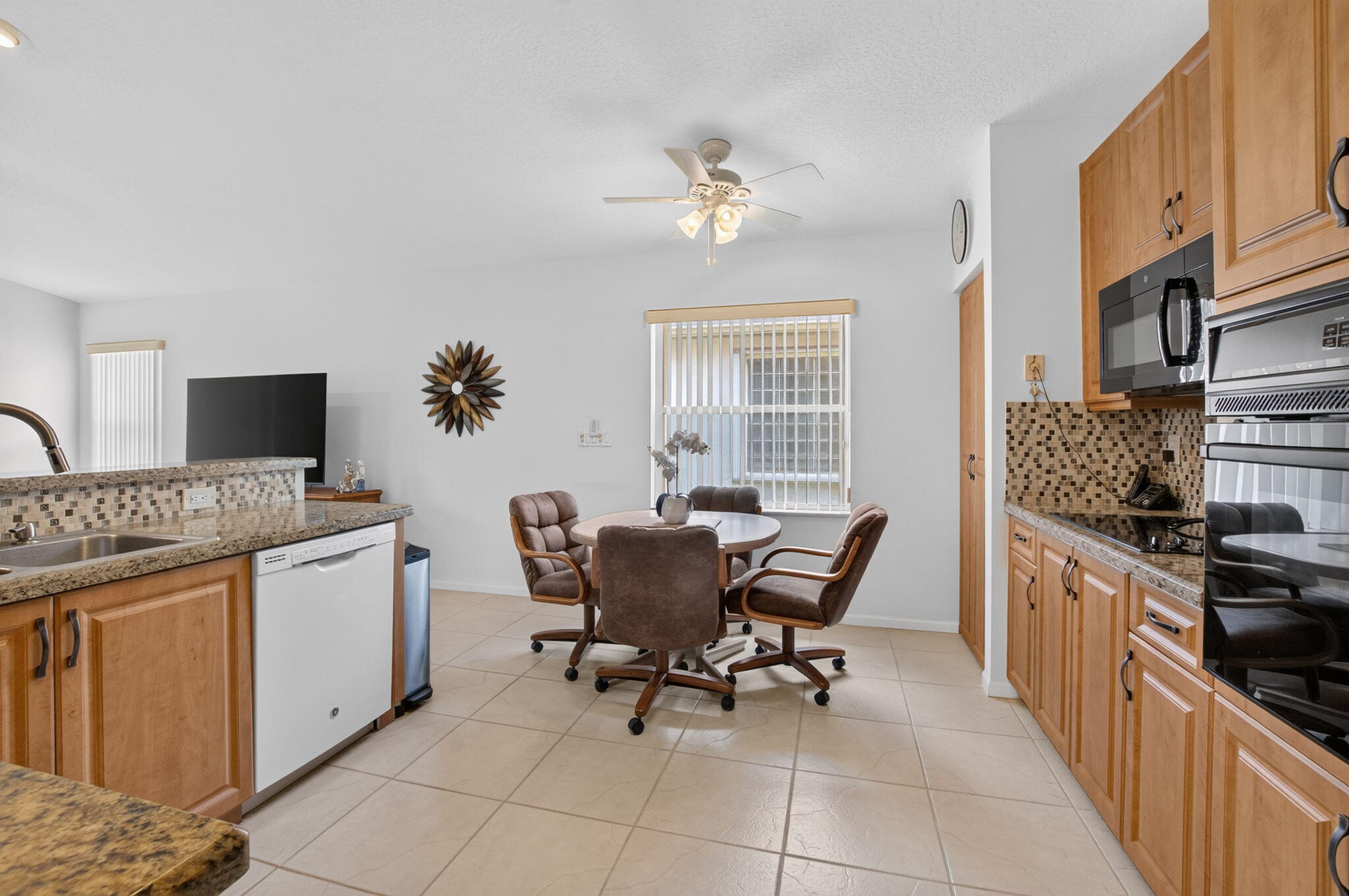 CASCADE LAKES - Residential