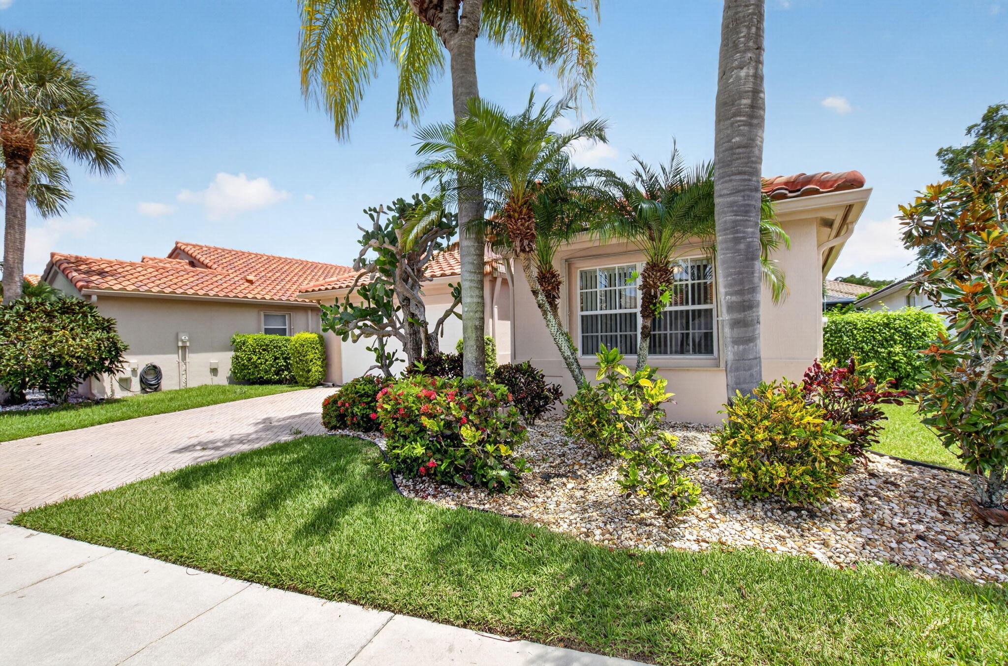 CASCADE LAKES - Residential