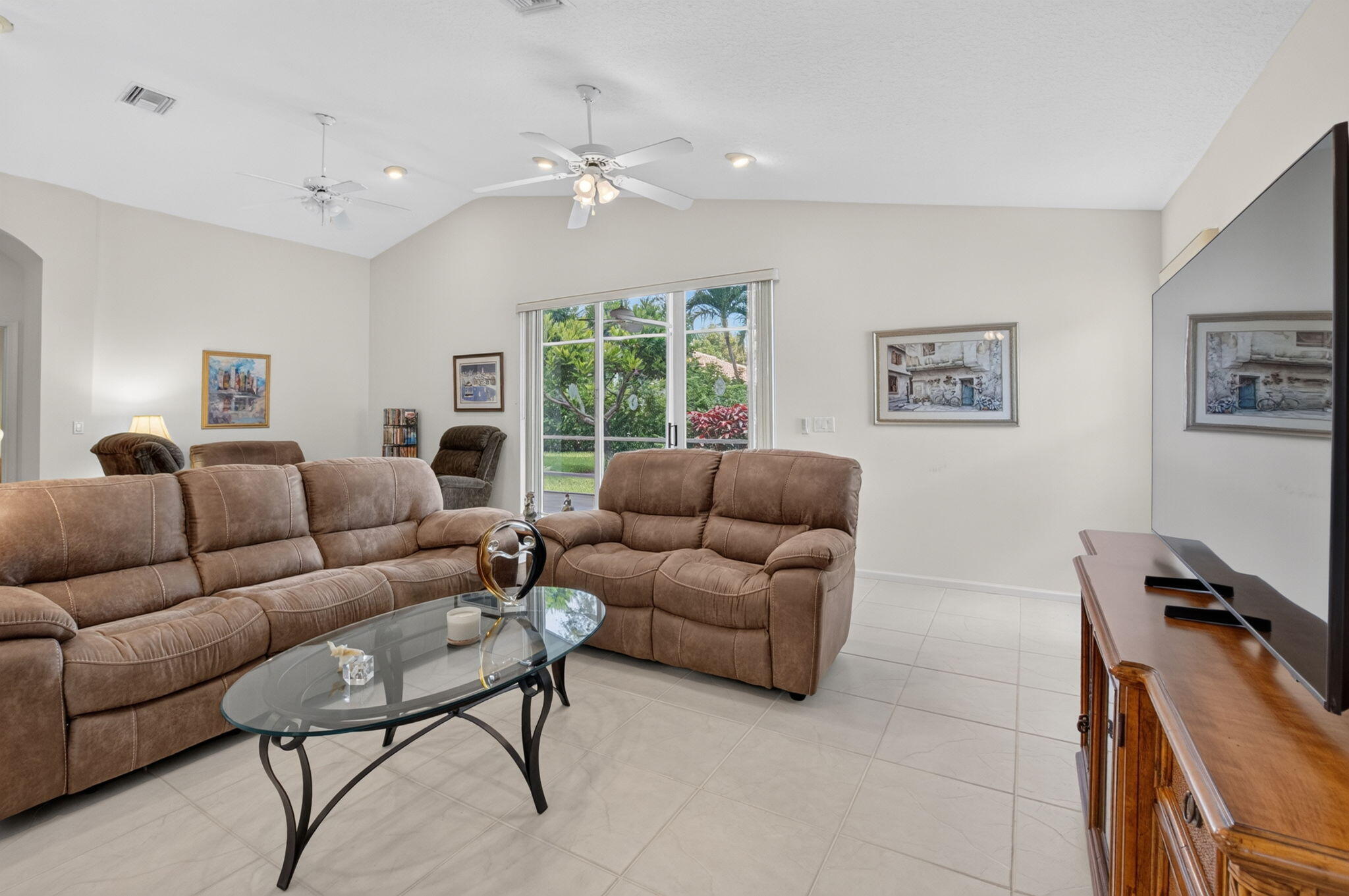 CASCADE LAKES - Residential