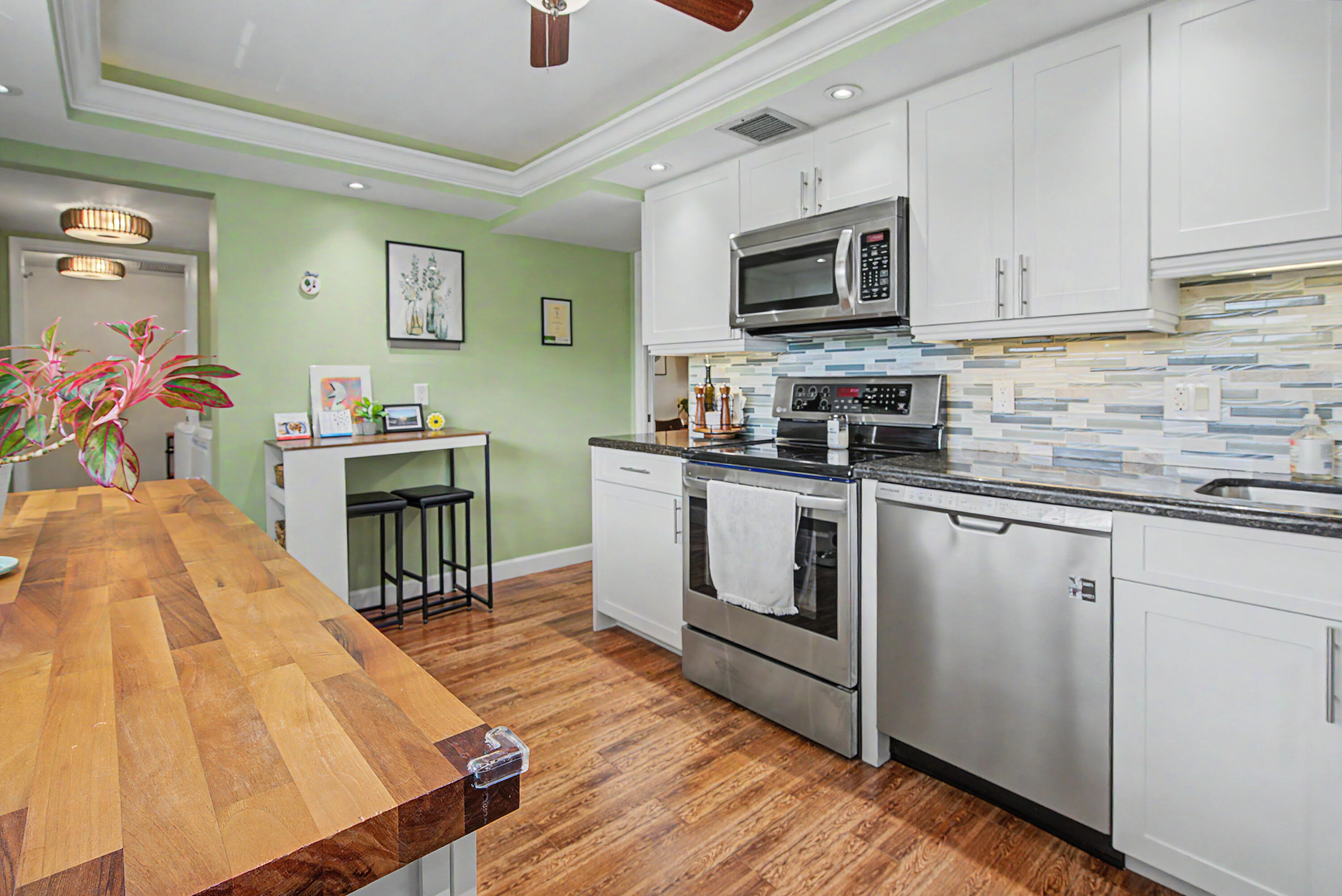 NO 77 PALM-AIRE COUNTRY CLUB - Residential