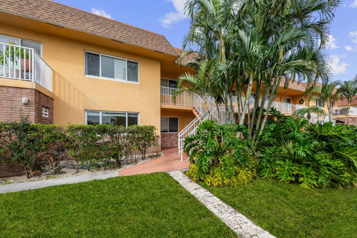 This 2/2 is just a 5-minute drive to vibrant Atlantic Avenue and conveniently located near I-95. This well-maintained unit features high-impact windows, granite countertops in both the kitchen and bathrooms, tile flooring throughout, and central A/C and heat. Ideally situated just off George Bush Blvd on 9th Ave, only one block from the Intracoastal and within walking distance to the beach. Enjoy the perfect blend of comfort, convenience, and coastal living.