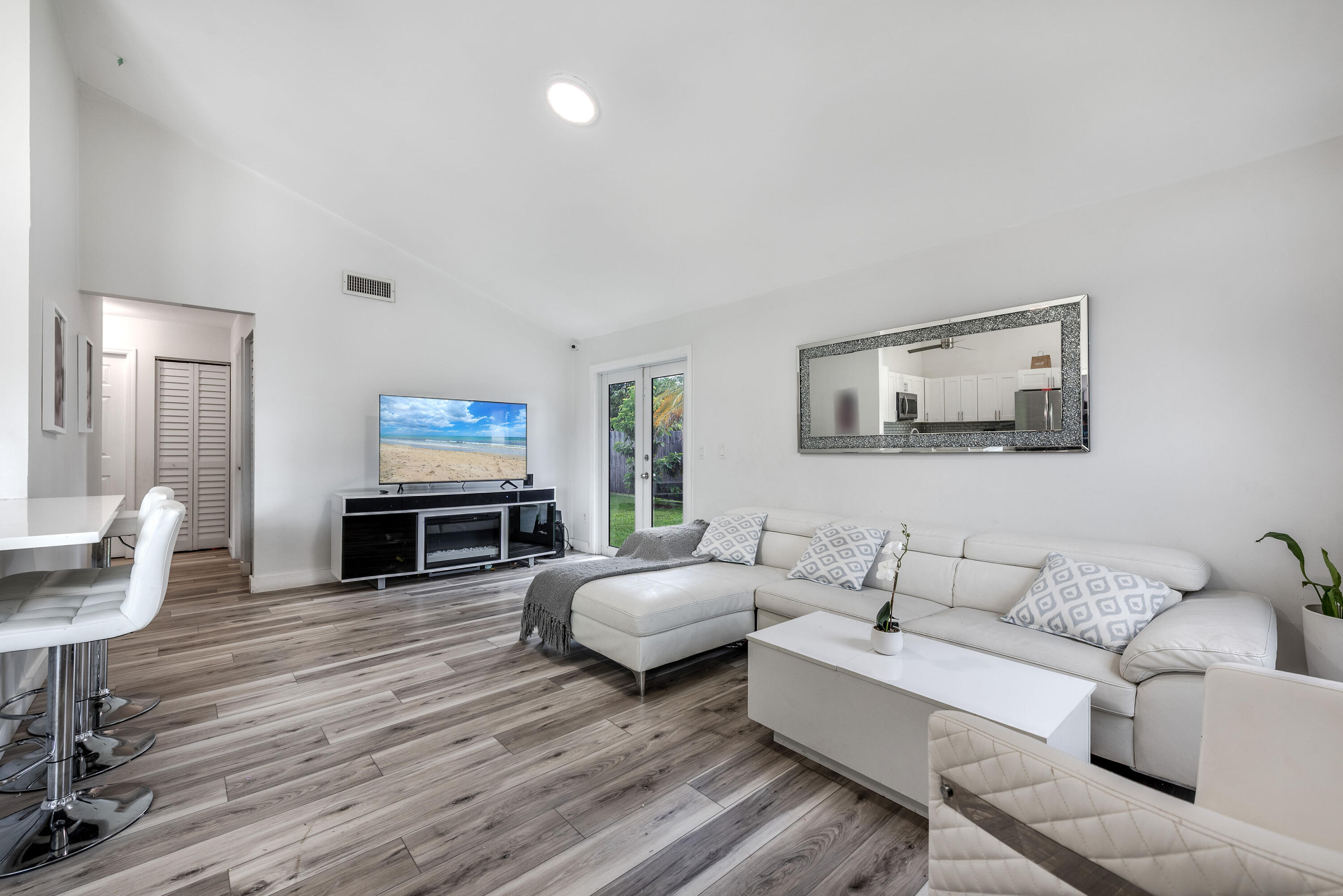 COUNTERPOINT ESTATES 6 - Residential