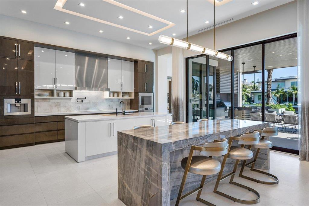 ROYAL PALM YACHT & COUNTRY CLUB - Residential