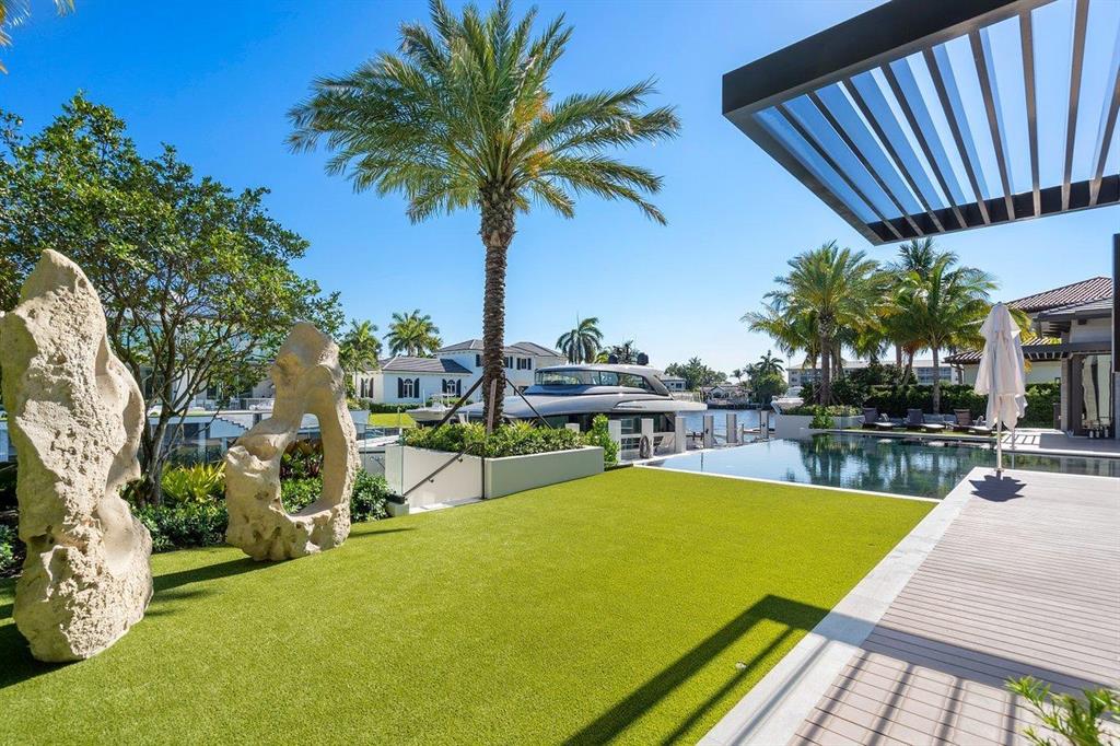 ROYAL PALM YACHT & COUNTRY CLUB - Residential