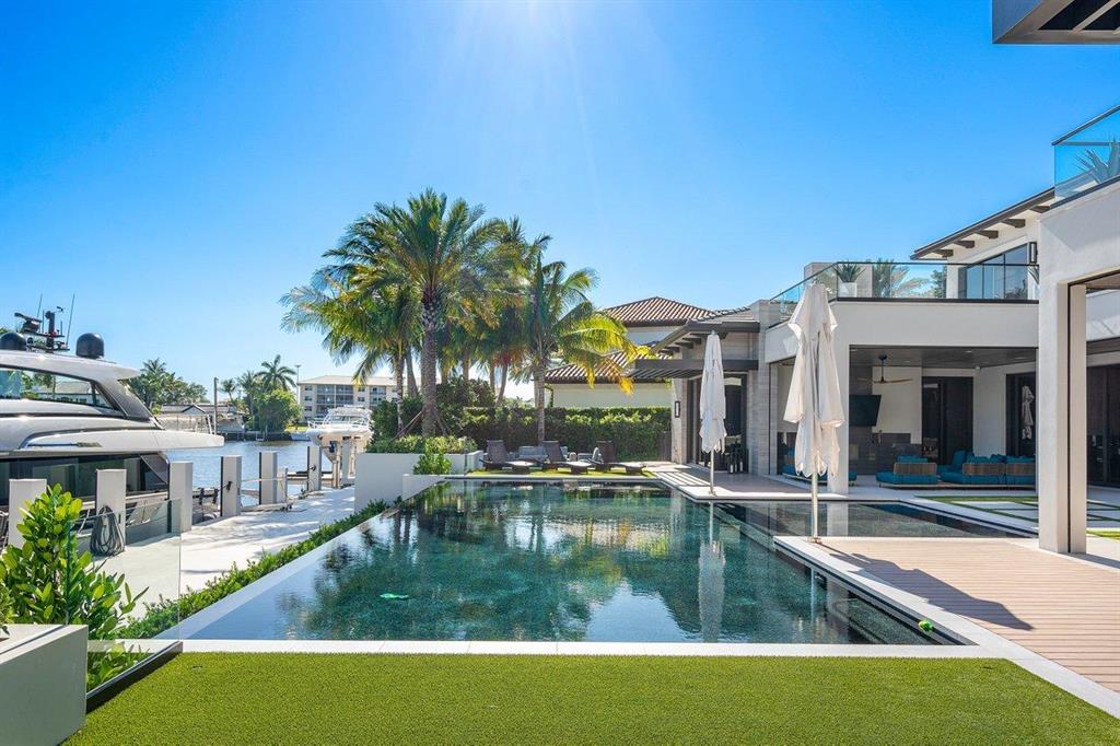 ROYAL PALM YACHT & COUNTRY CLUB - Residential