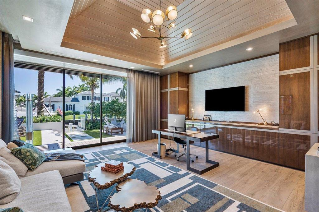 ROYAL PALM YACHT & COUNTRY CLUB - Residential