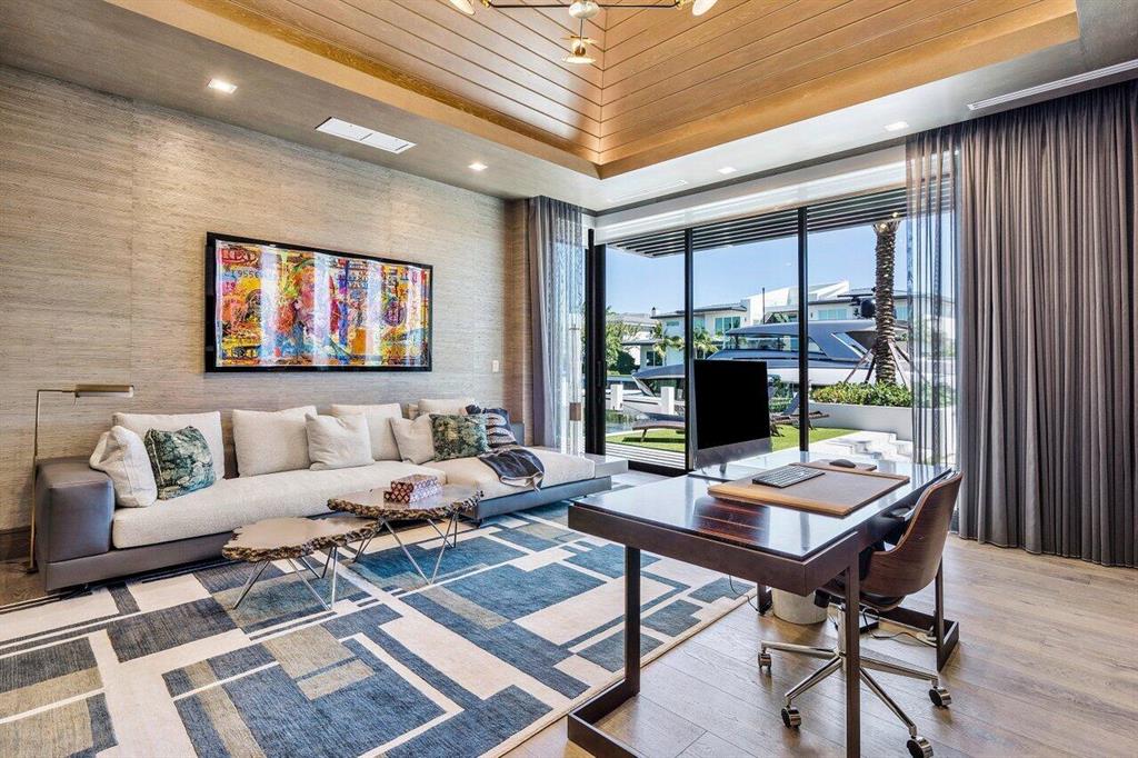 ROYAL PALM YACHT & COUNTRY CLUB - Residential