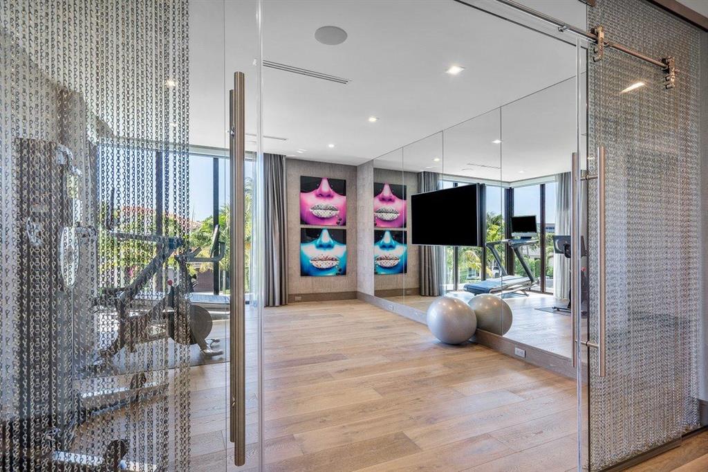 ROYAL PALM YACHT & COUNTRY CLUB - Residential