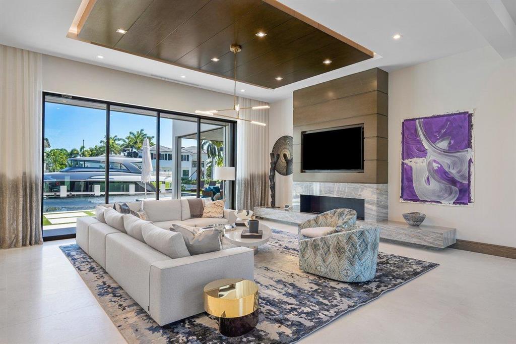 ROYAL PALM YACHT & COUNTRY CLUB - Residential