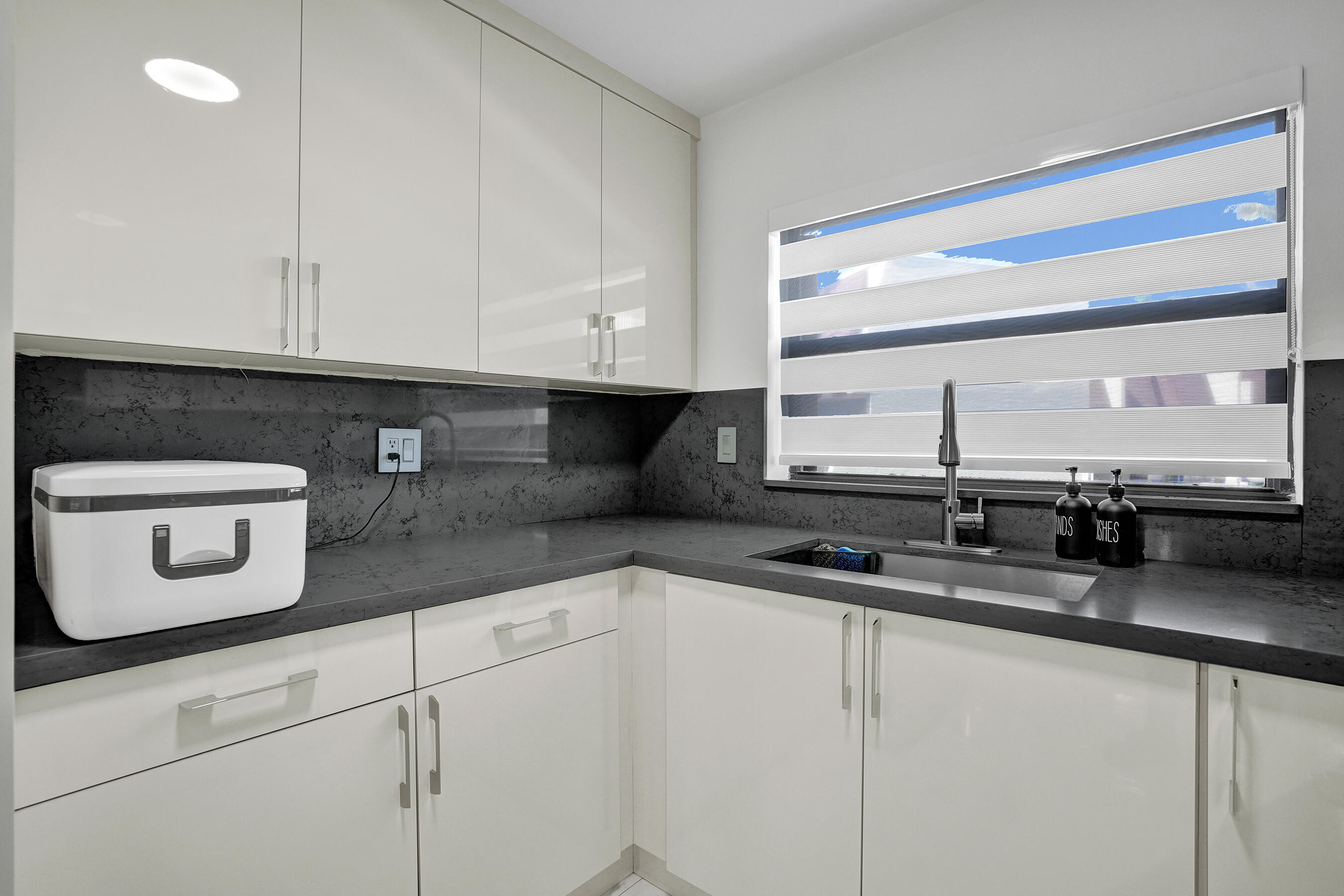 WESTVIEW CONDOMINIUM No.1 - Residential