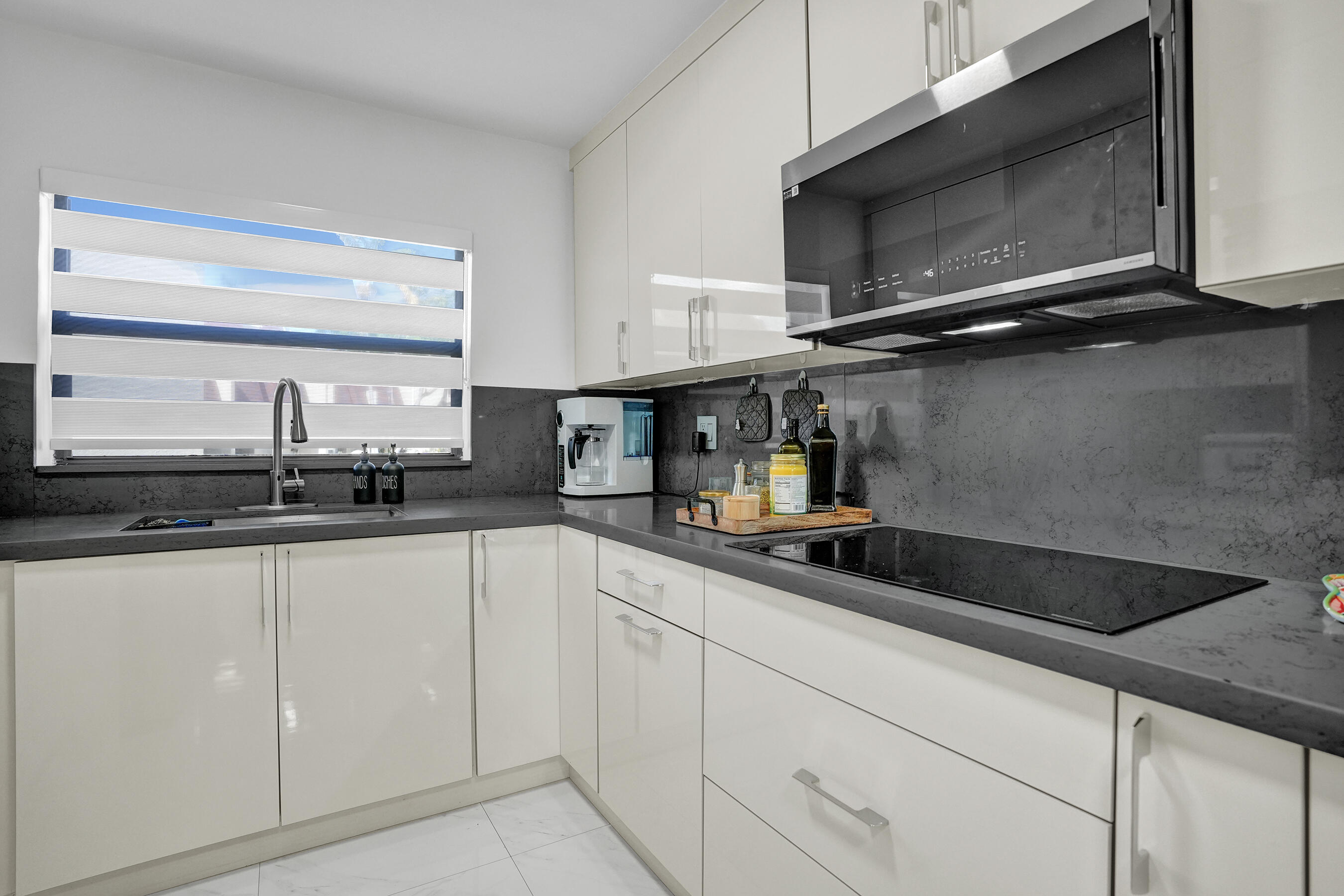 WESTVIEW CONDOMINIUM No.1 - Residential