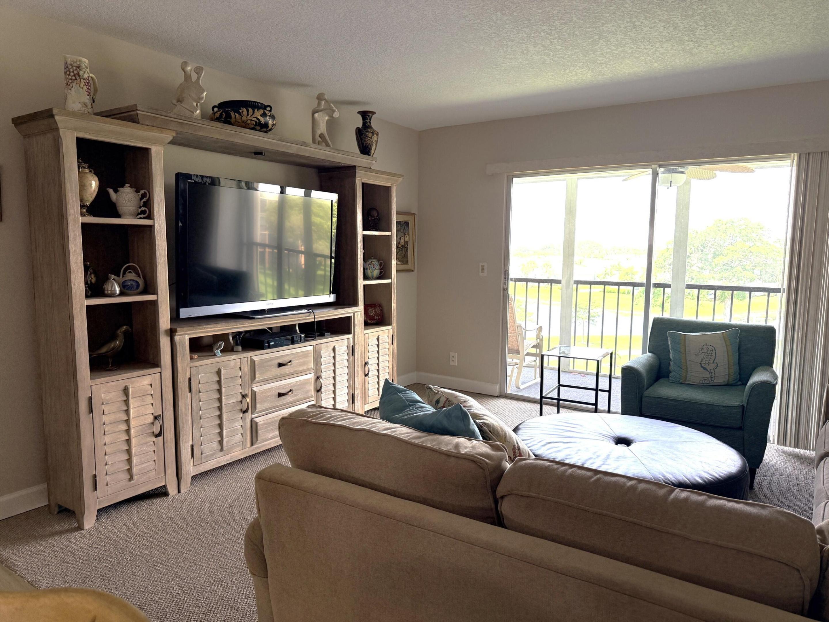HUNTINGTON LAKES SEC THREE CONDOS - Residential Lease