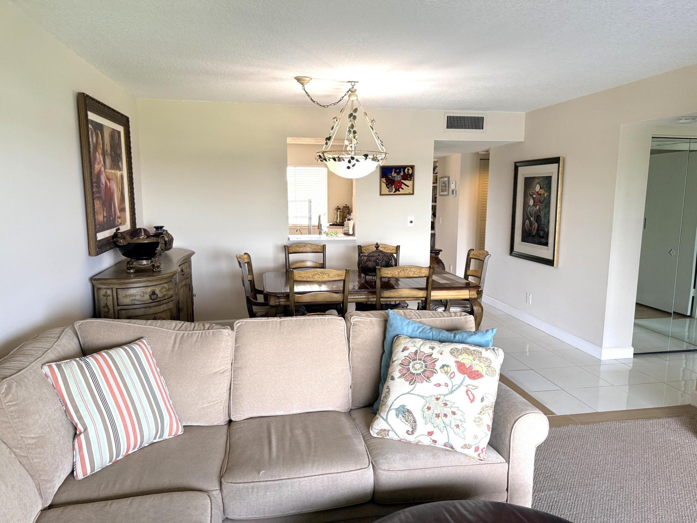 HUNTINGTON LAKES SEC THREE CONDOS - Residential Lease
