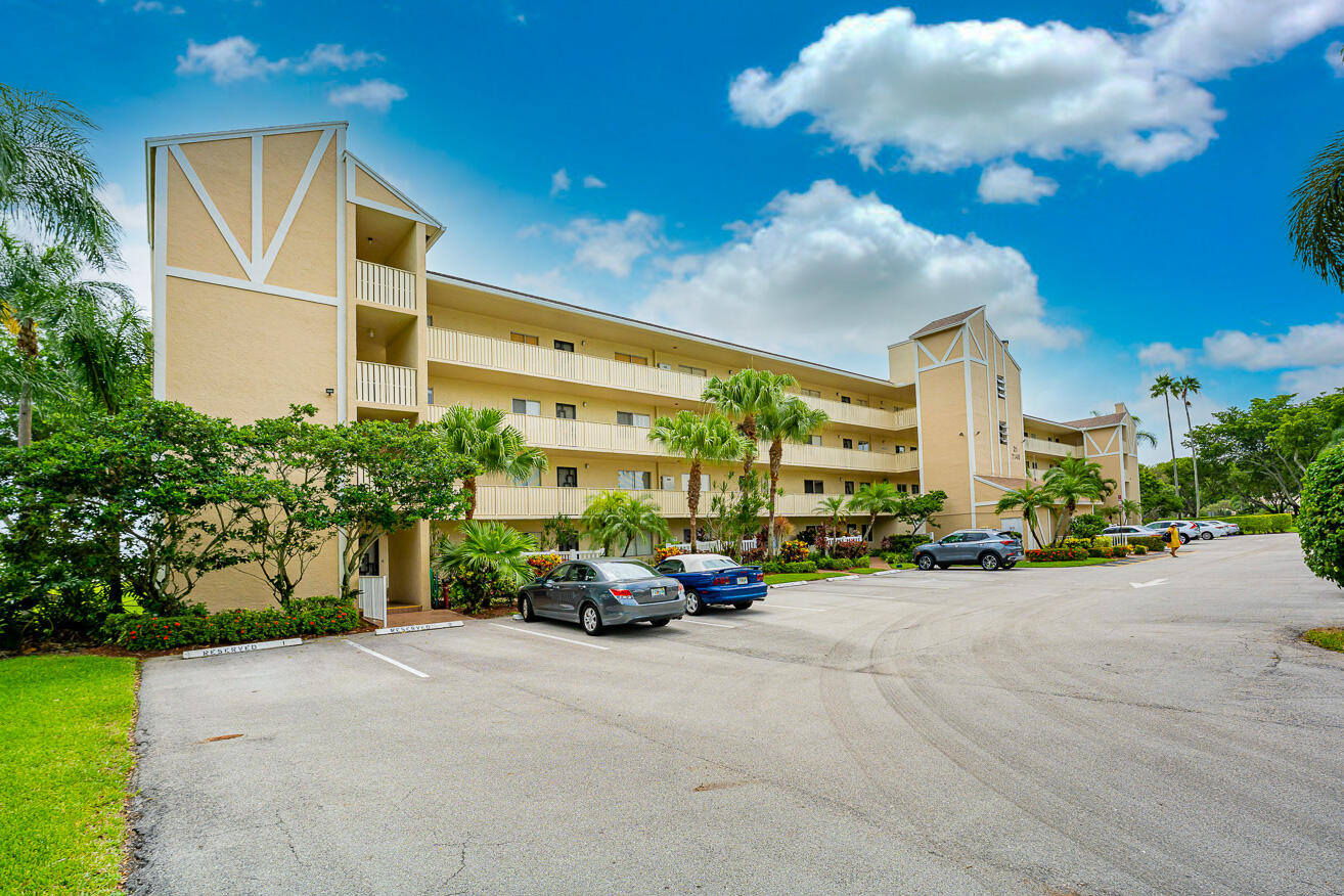 HUNTINGTON LAKES SEC THREE CONDOS - Residential Lease