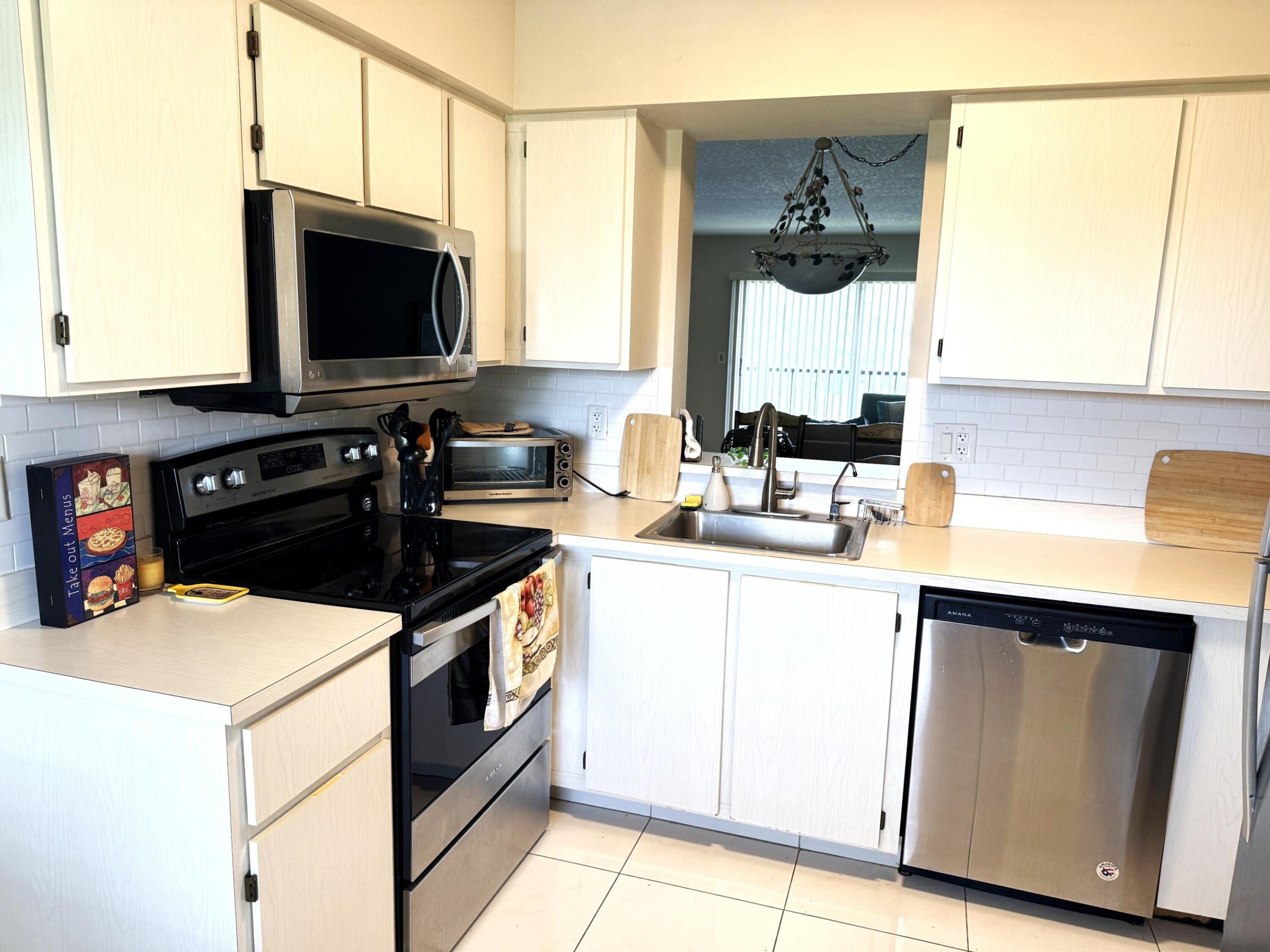 HUNTINGTON LAKES SEC THREE CONDOS - Residential Lease
