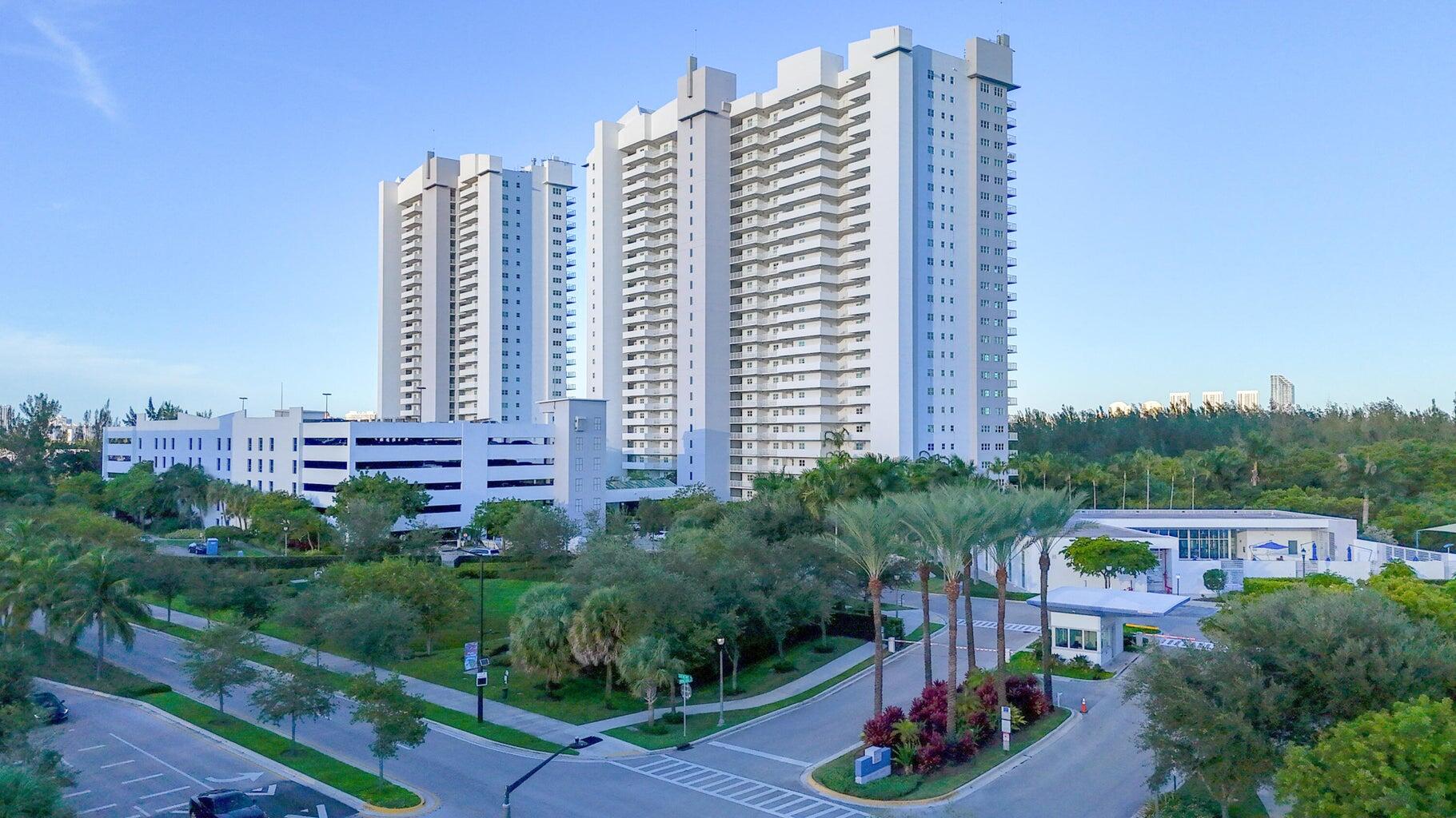 THE OAKS I CONDO - Residential