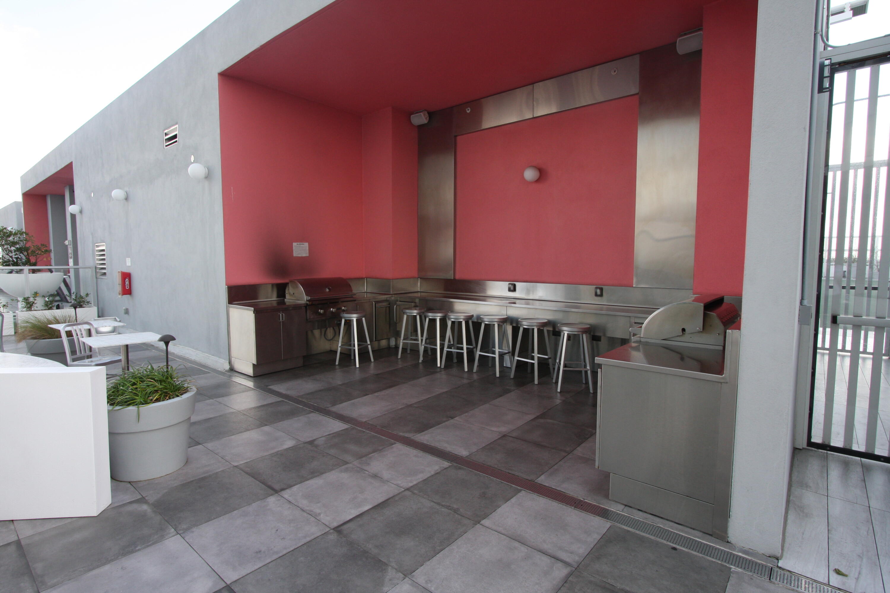 METROPICA NORTH TOWER ONE - Residential