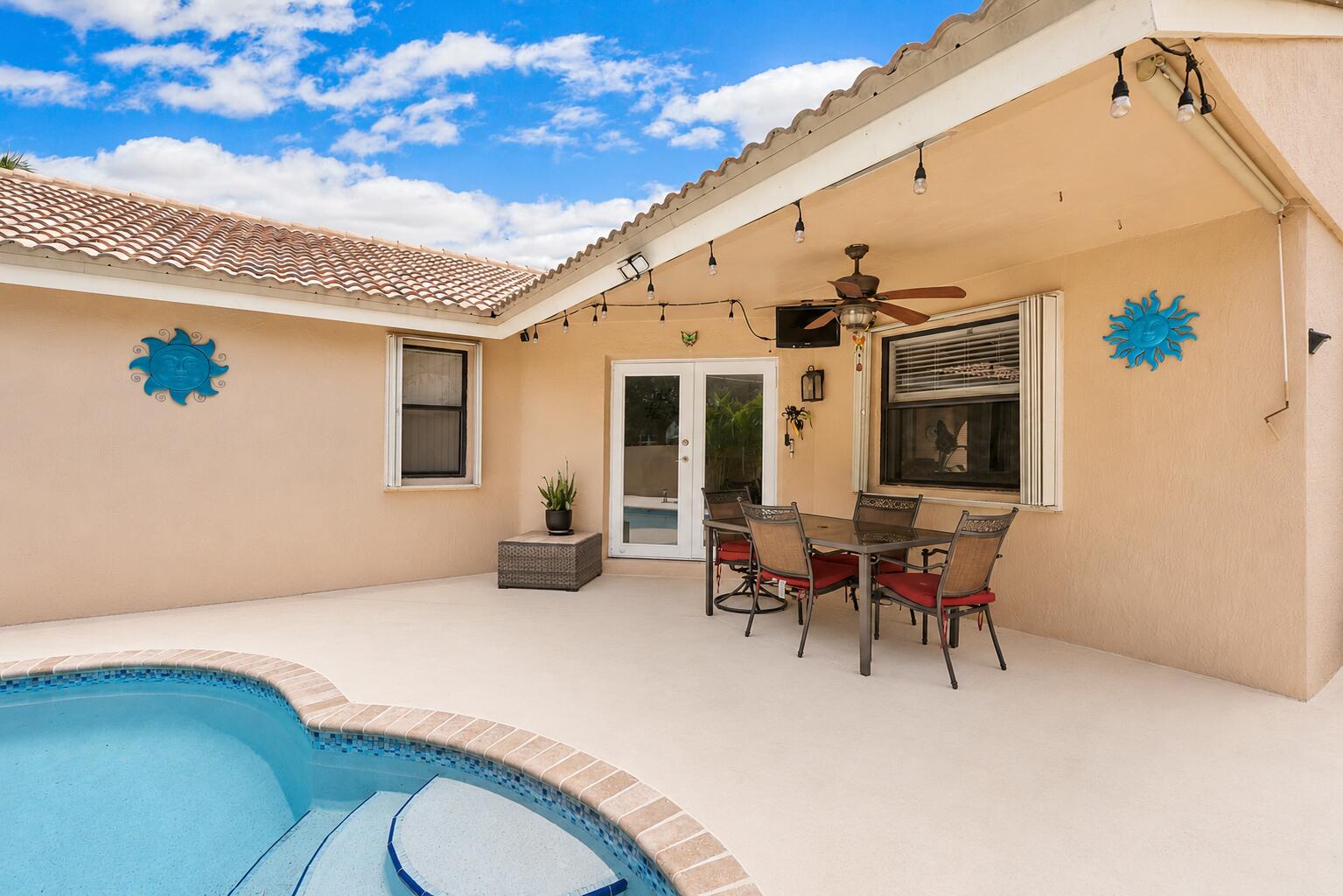 HAWKES BLUFF - Residential