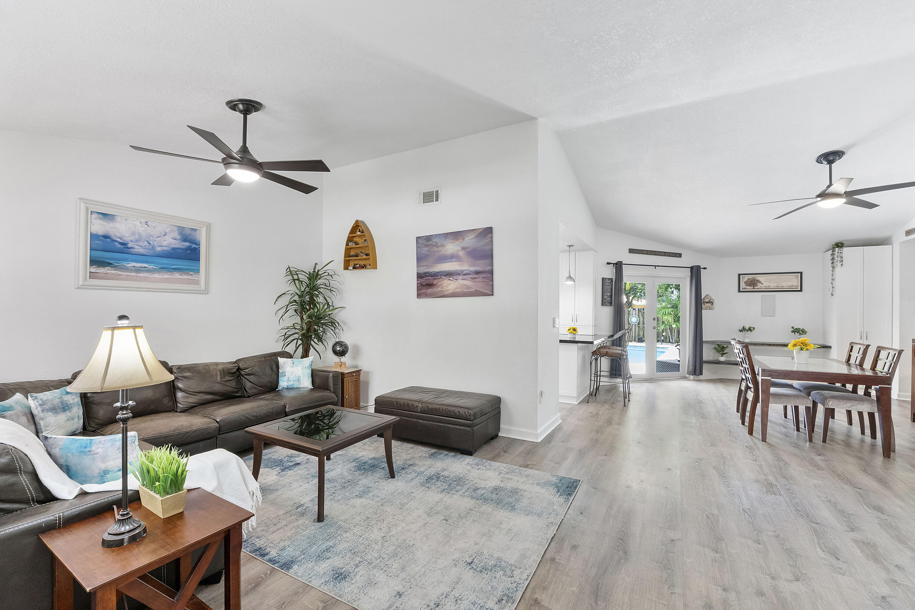 HAWKES BLUFF - Residential