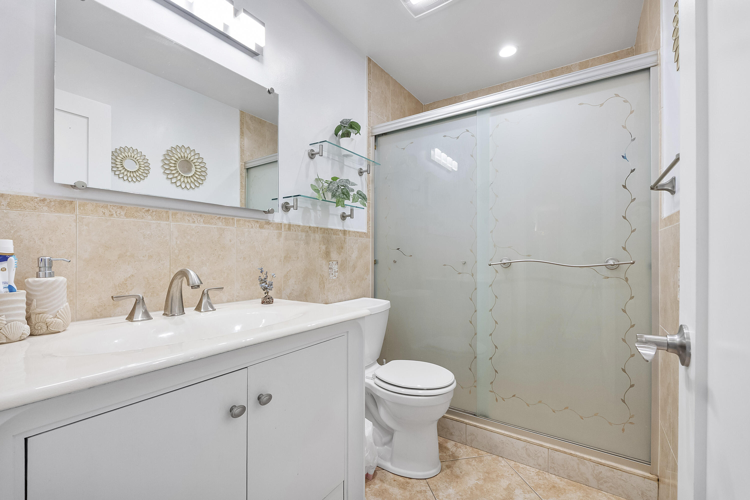 HAWKES BLUFF - Residential