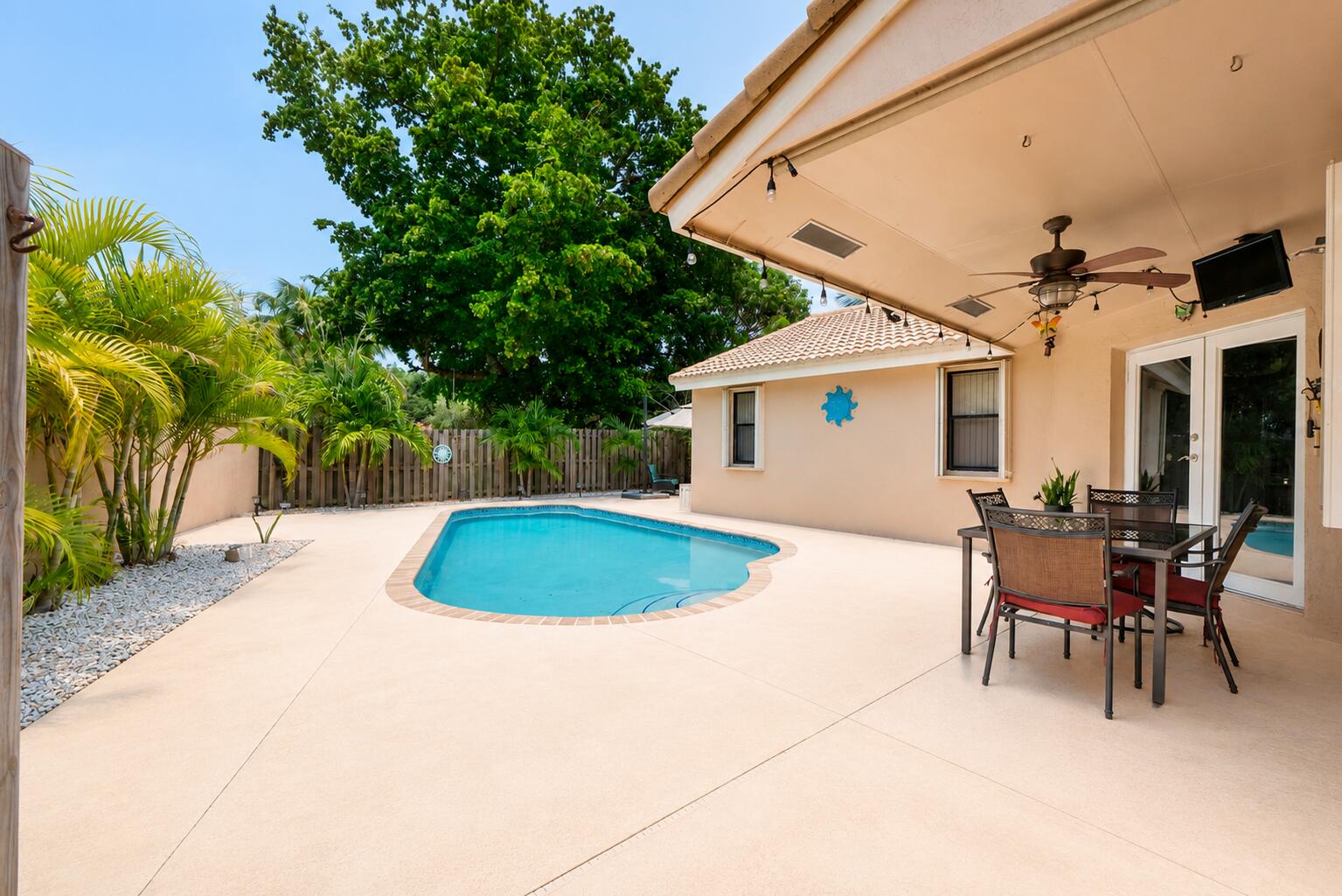 HAWKES BLUFF - Residential