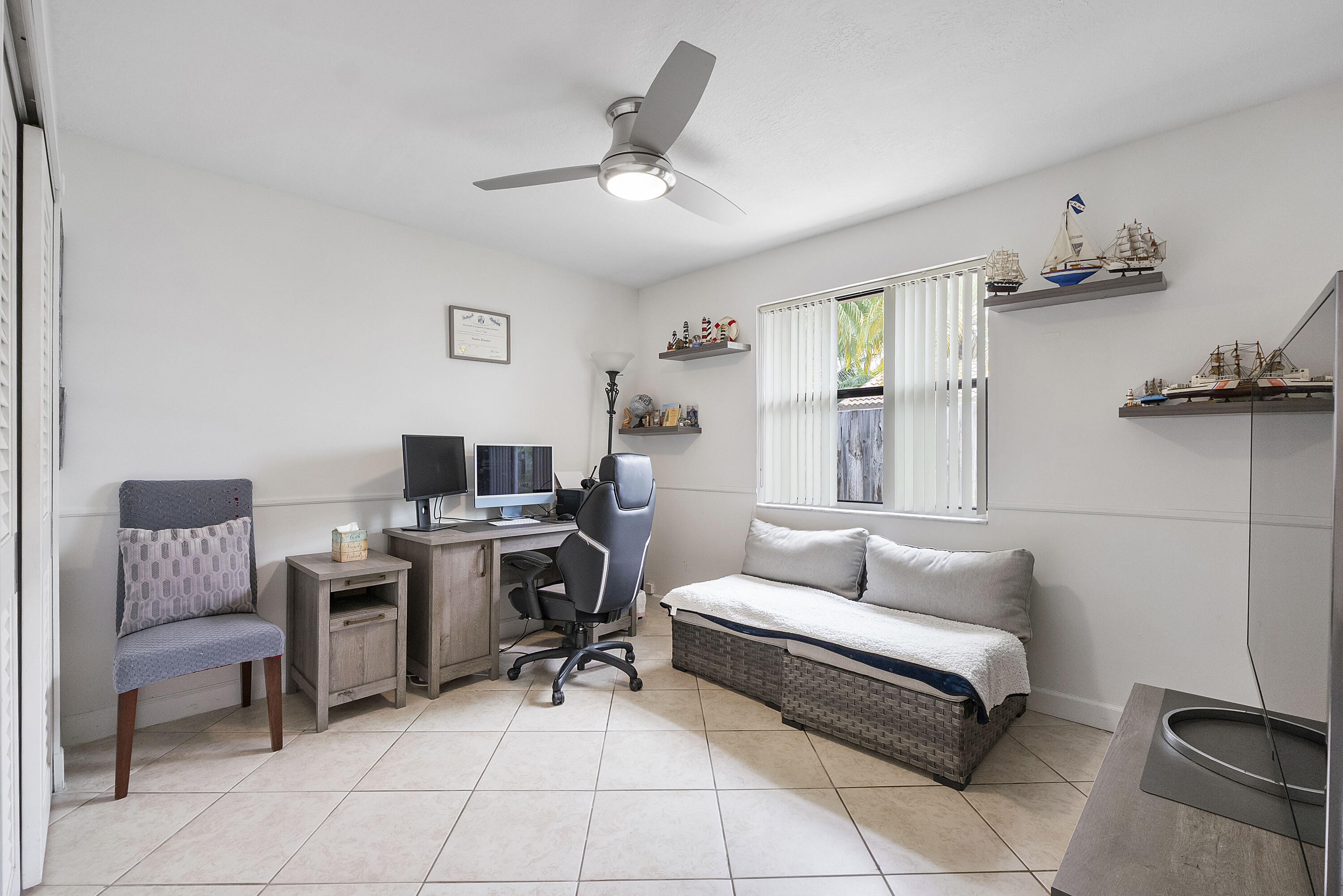 HAWKES BLUFF - Residential