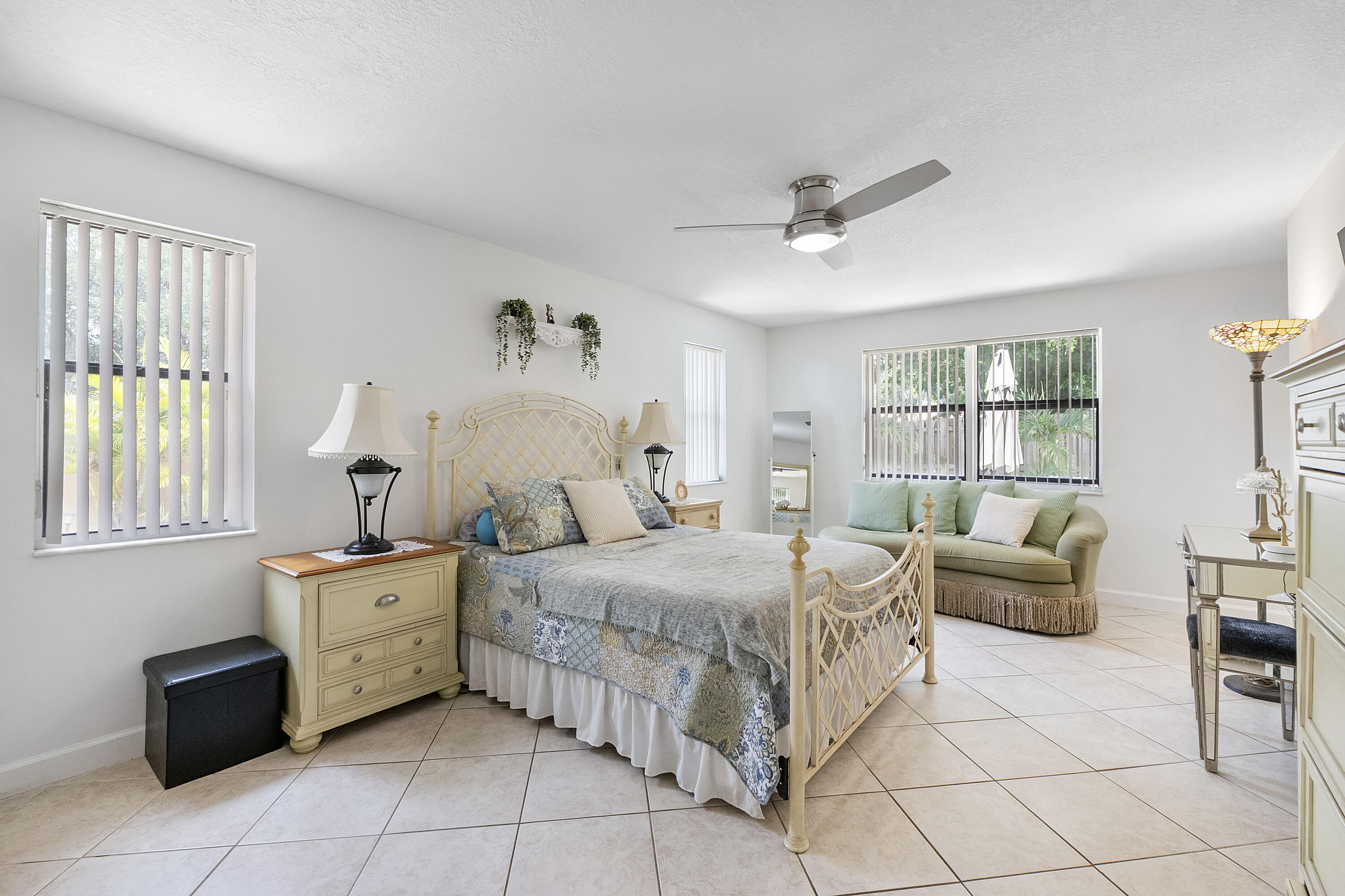 HAWKES BLUFF - Residential