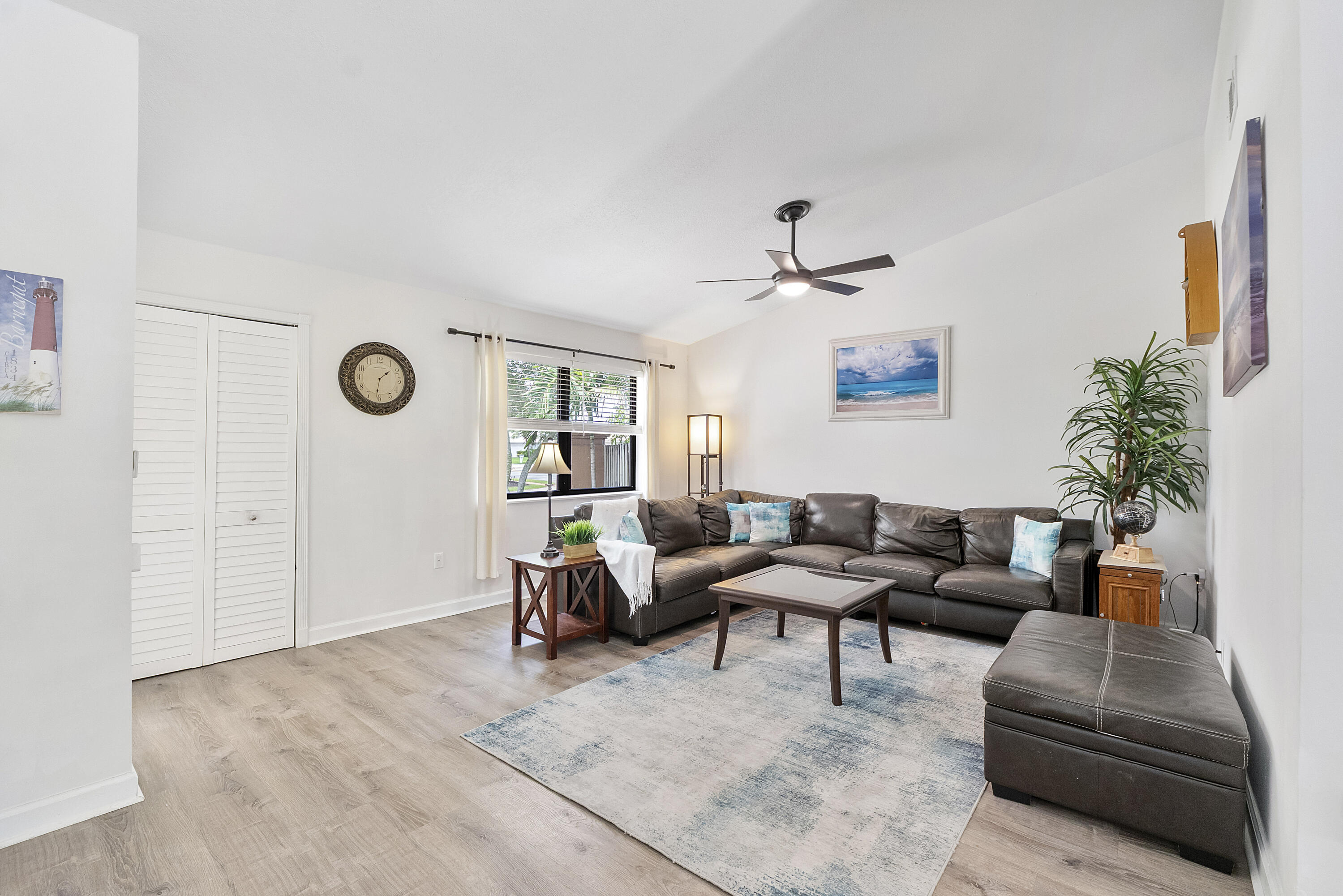 HAWKES BLUFF - Residential