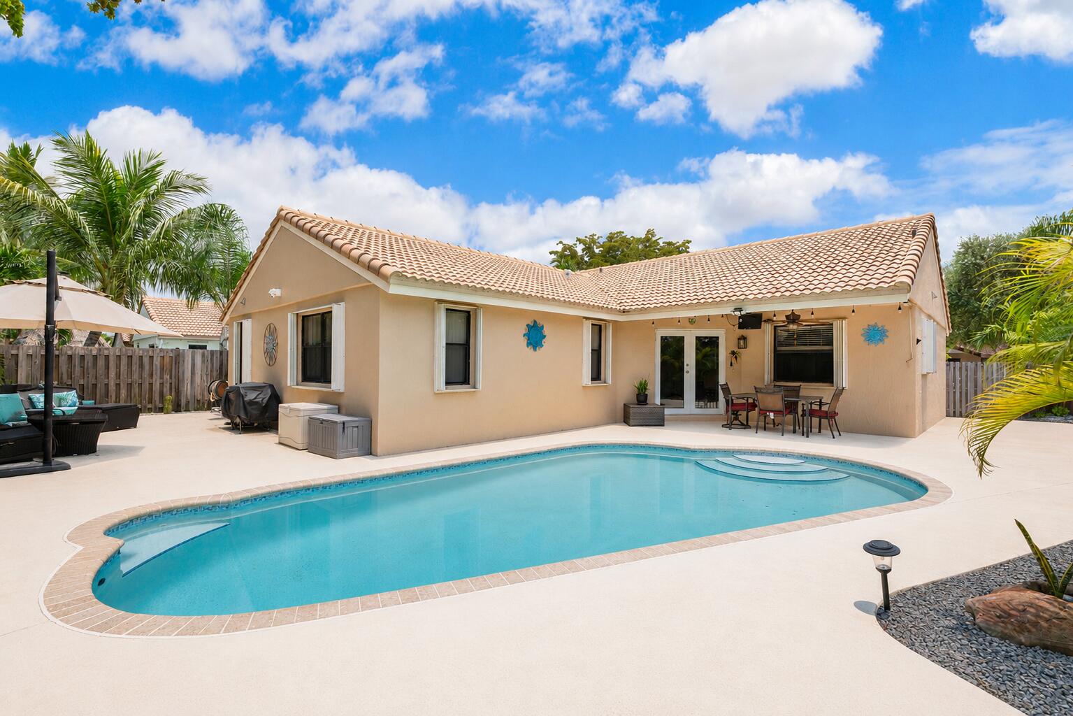HAWKES BLUFF - Residential