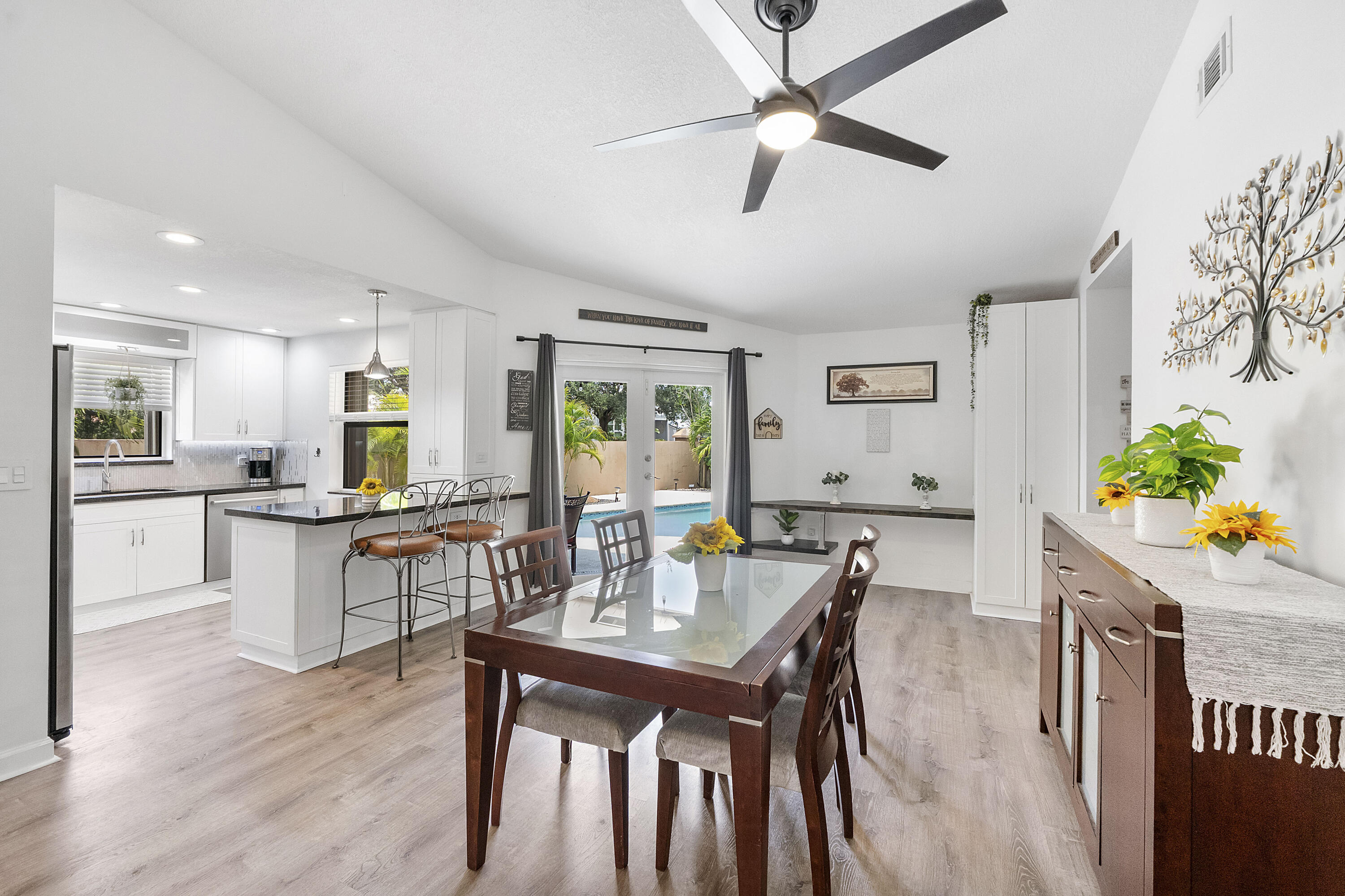HAWKES BLUFF - Residential