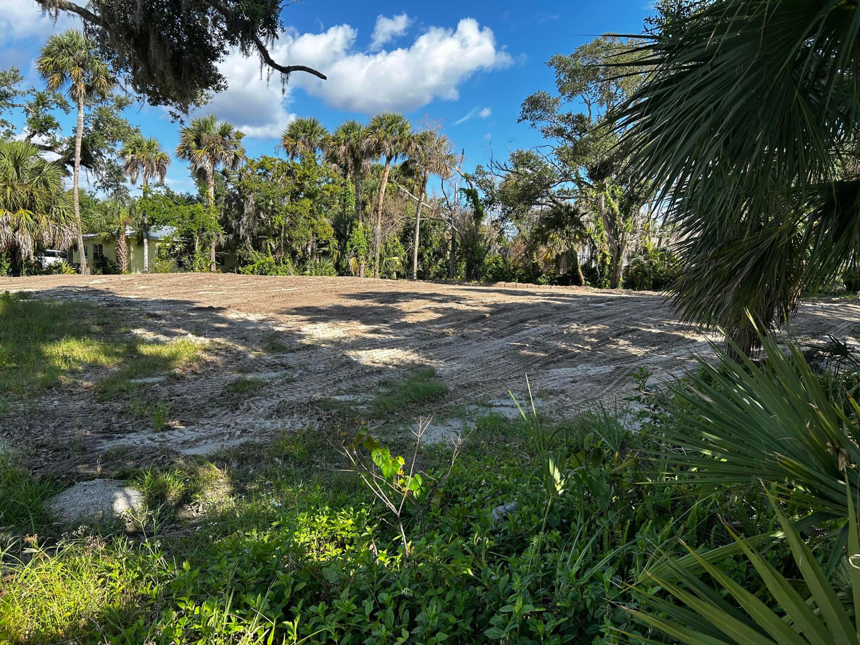 VERO BEACH ESTATES - Land