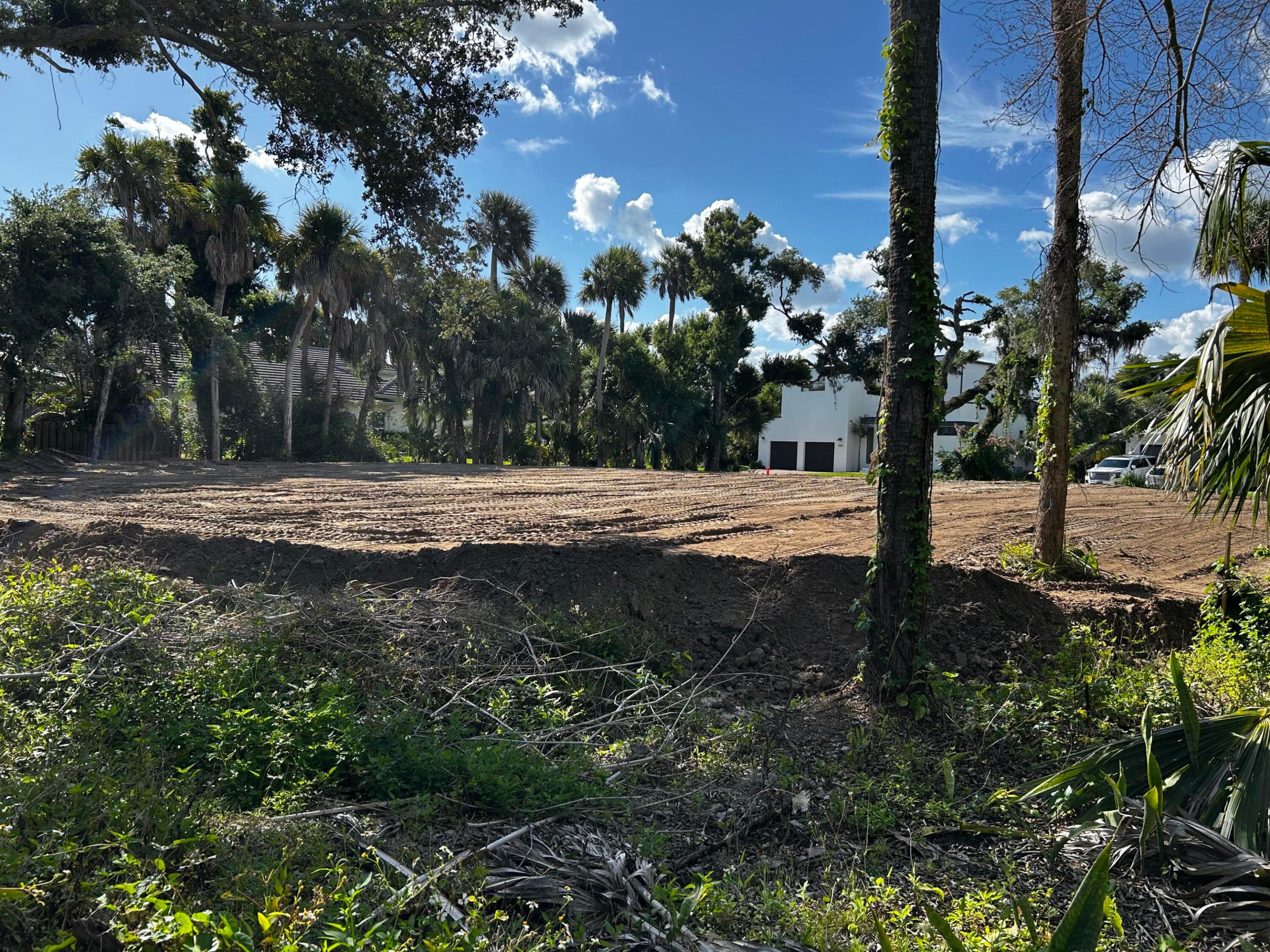 VERO BEACH ESTATES - Land